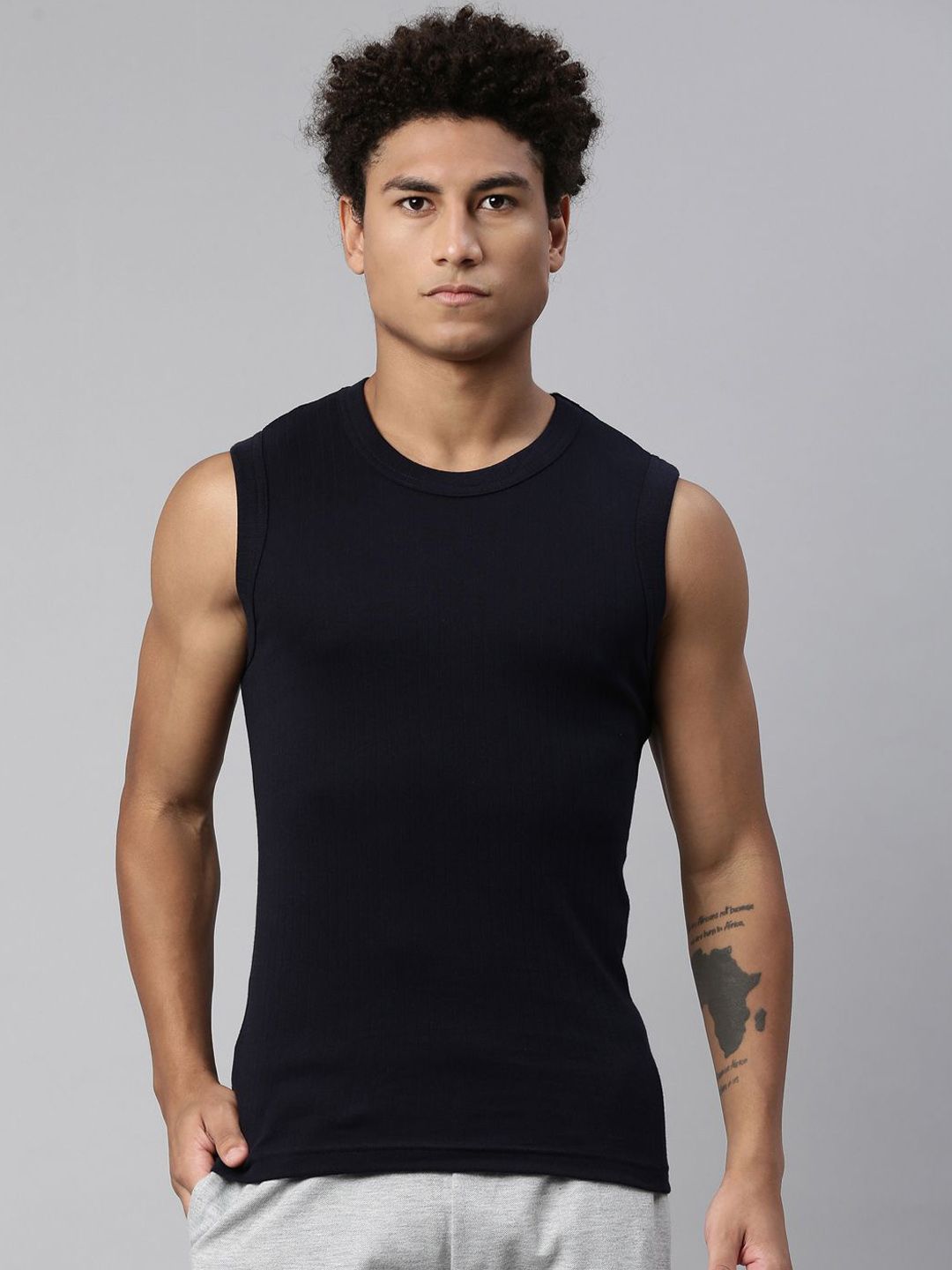 Levis Men Solid Scoop Neck Sleeveless Pure Cotton Rib Easy Tuck Gym Vest-picture-10