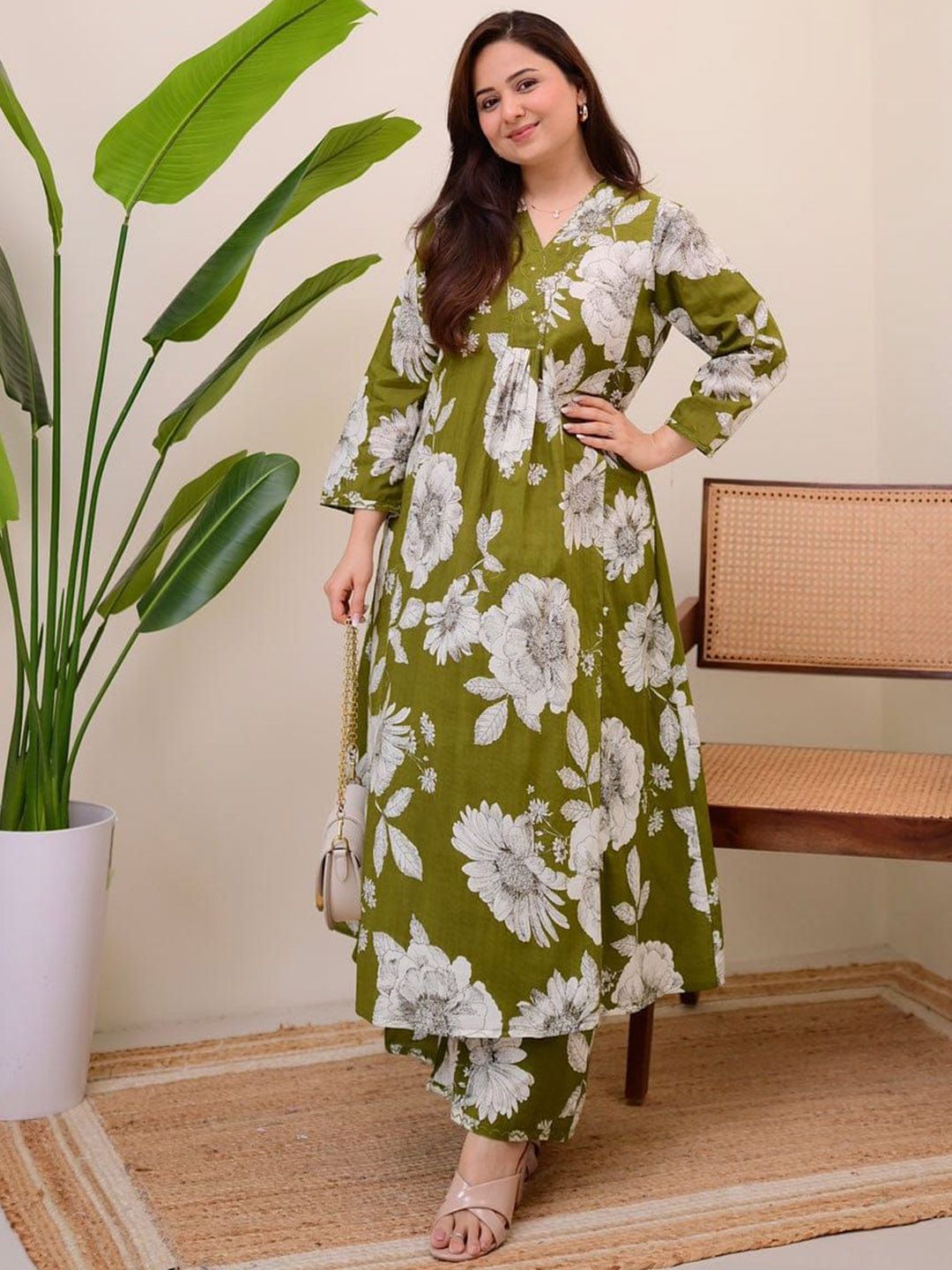 Art Avenue Women Floral Printed Regular Pure Cotton Kurta with Palazzos