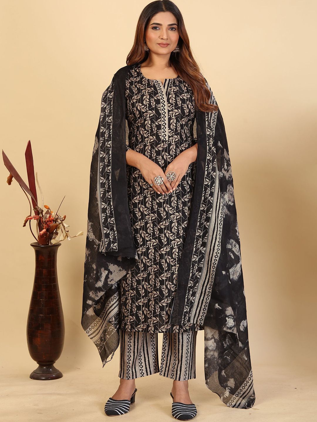 Larqi Women Floral Printed Regular Pure Cotton Kurta with Trousers & Dupatta