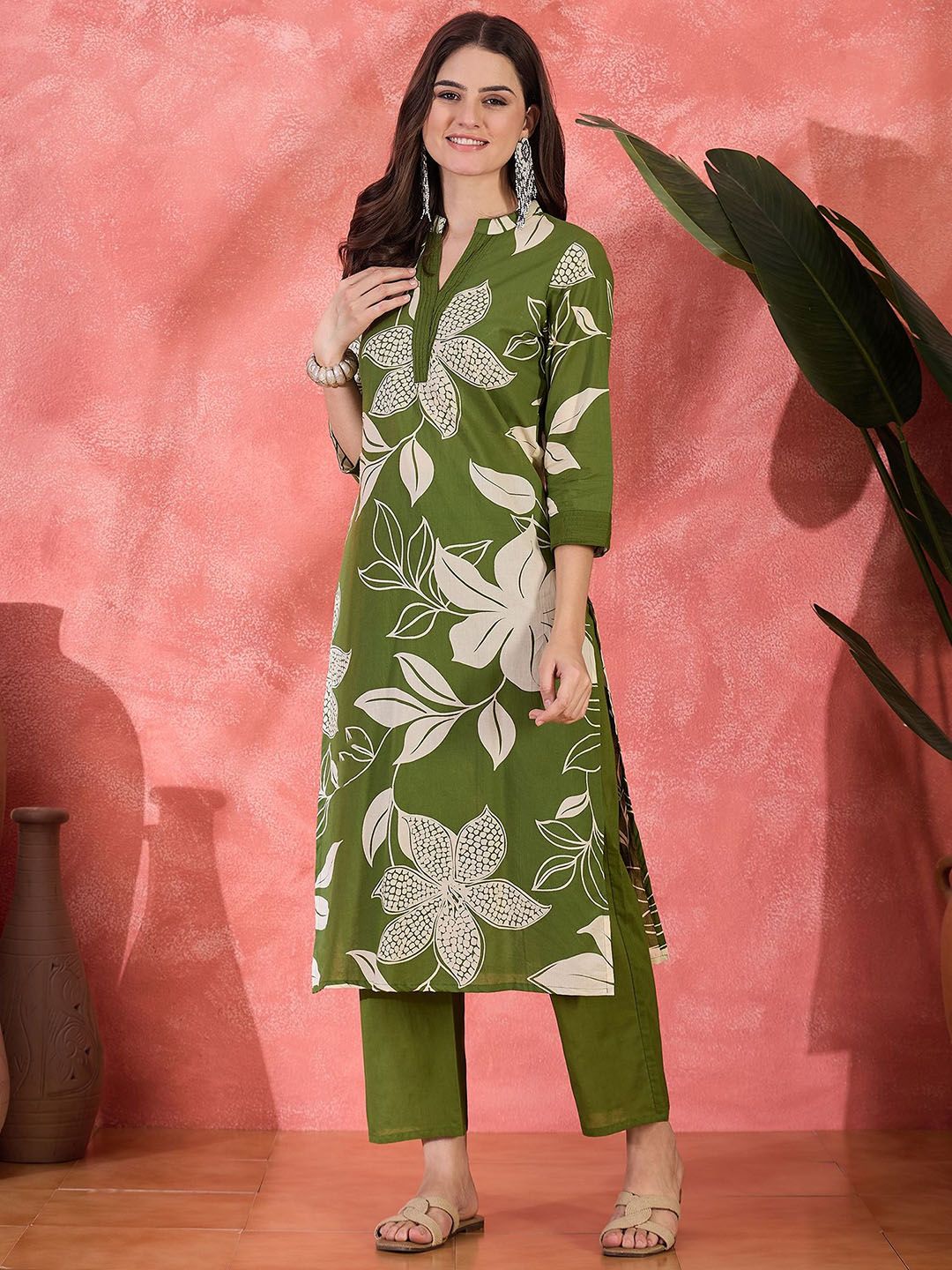 Sangria Floral Printed Pure Cotton Mandarin Collar Straight Kurta & Trousers