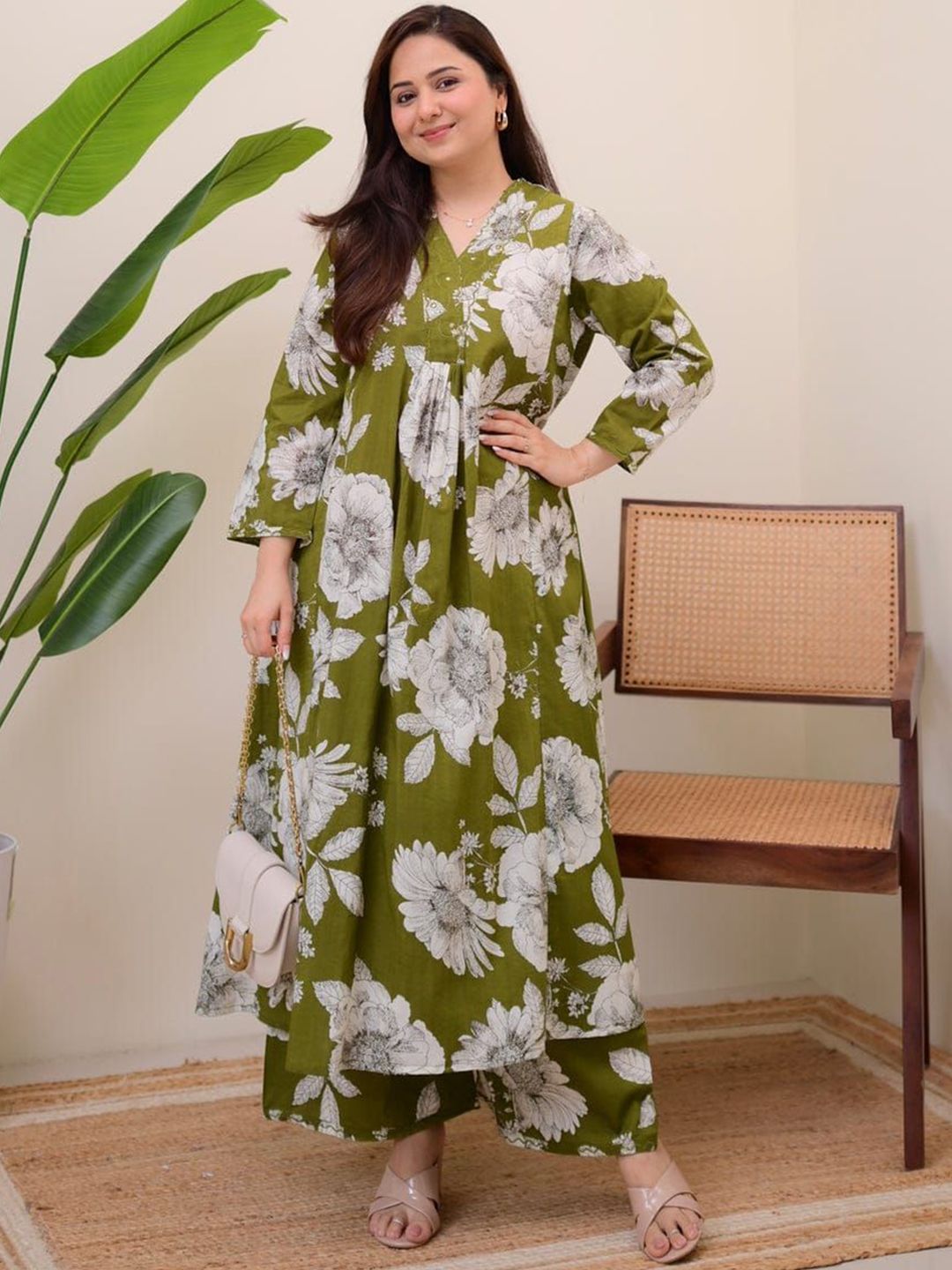 Art Avenue Plus Size Floral Printed V-Neck Pure Cotton A-Line Kurta With Palazzos