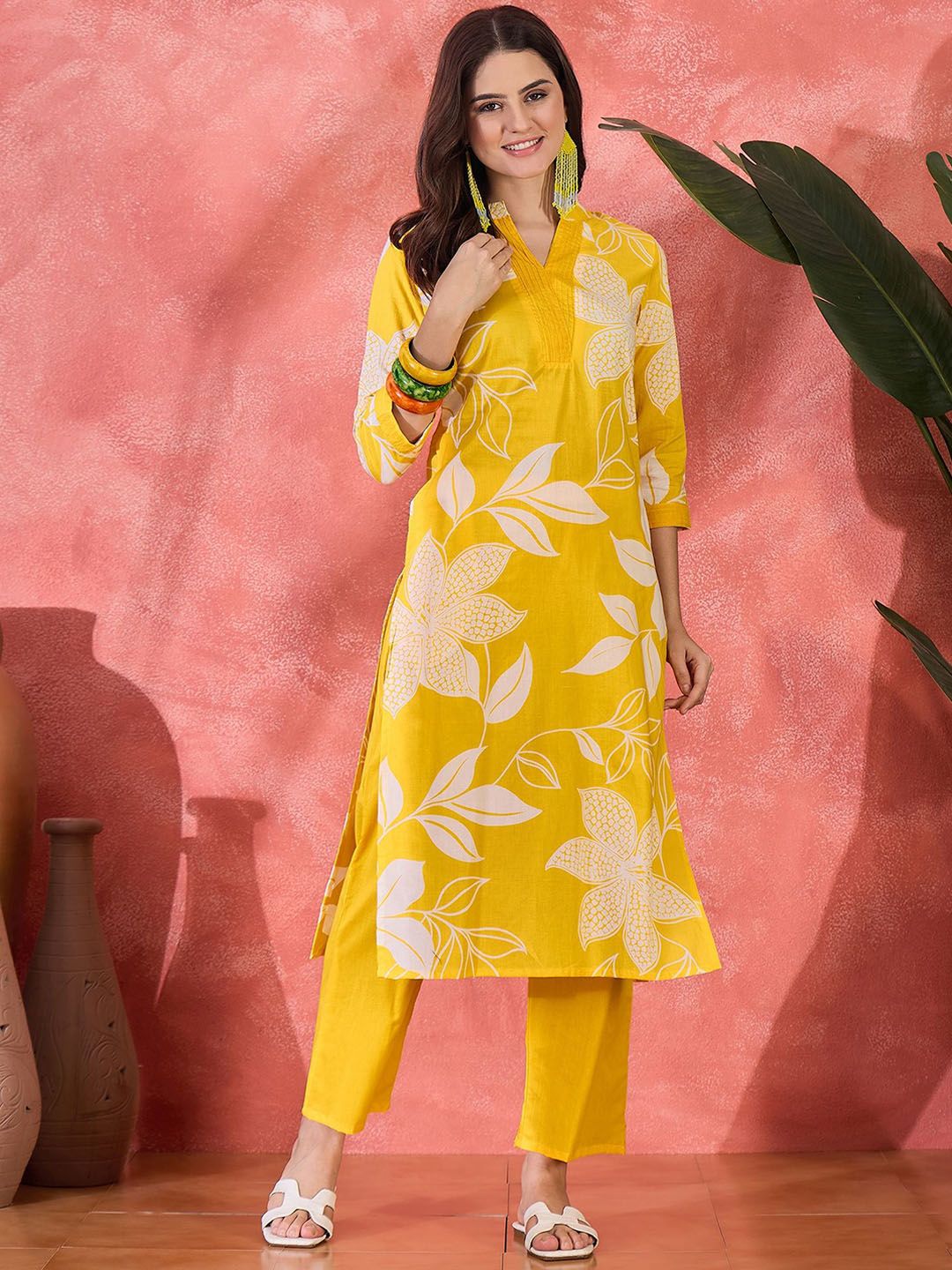 Sangria Floral Printed Pure Cotton Mandarin Collar Straight Kurta With Trousers