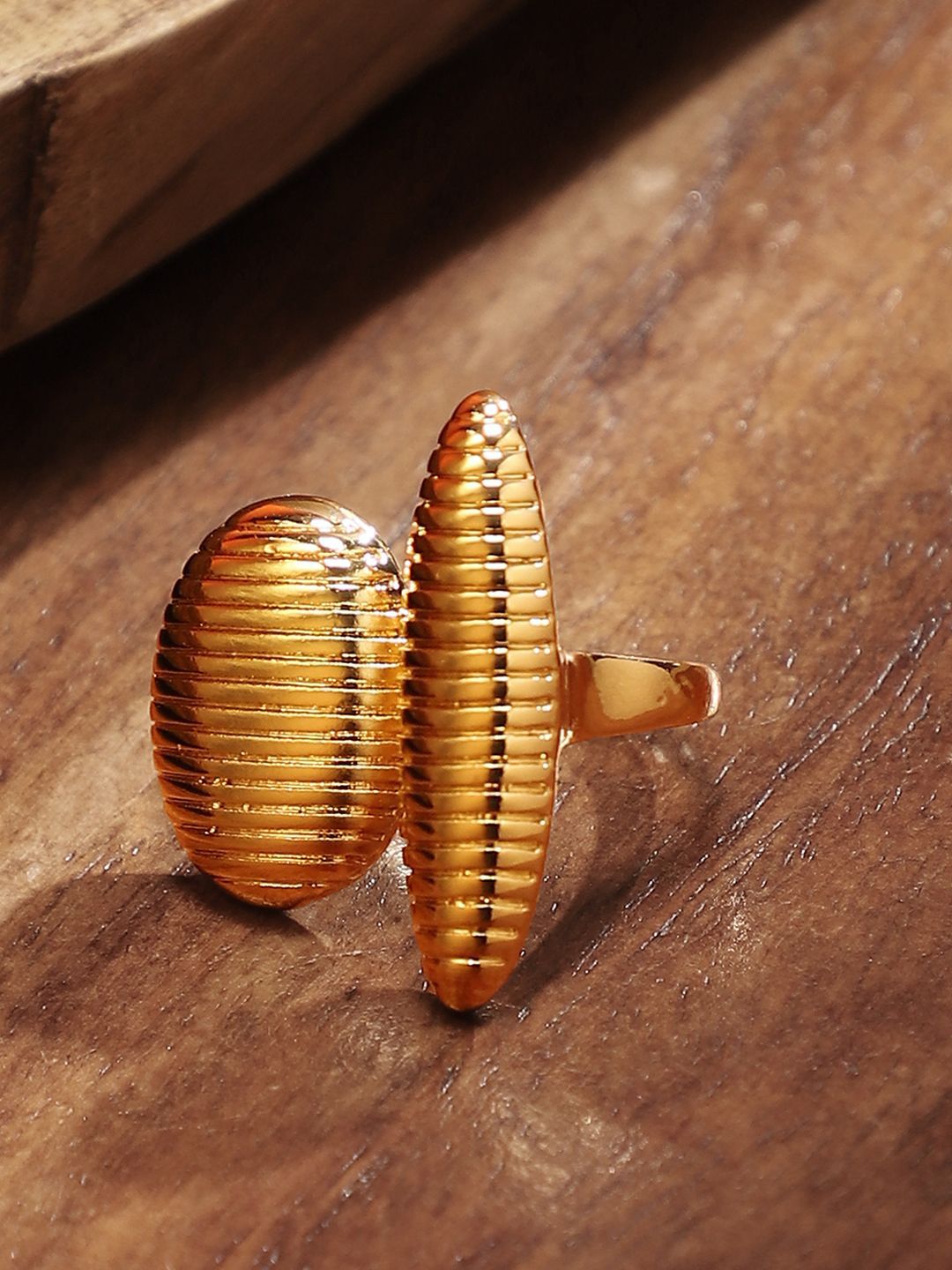 SOHI California Gold-Plated The Conchiglia Statement Ring-picture-50