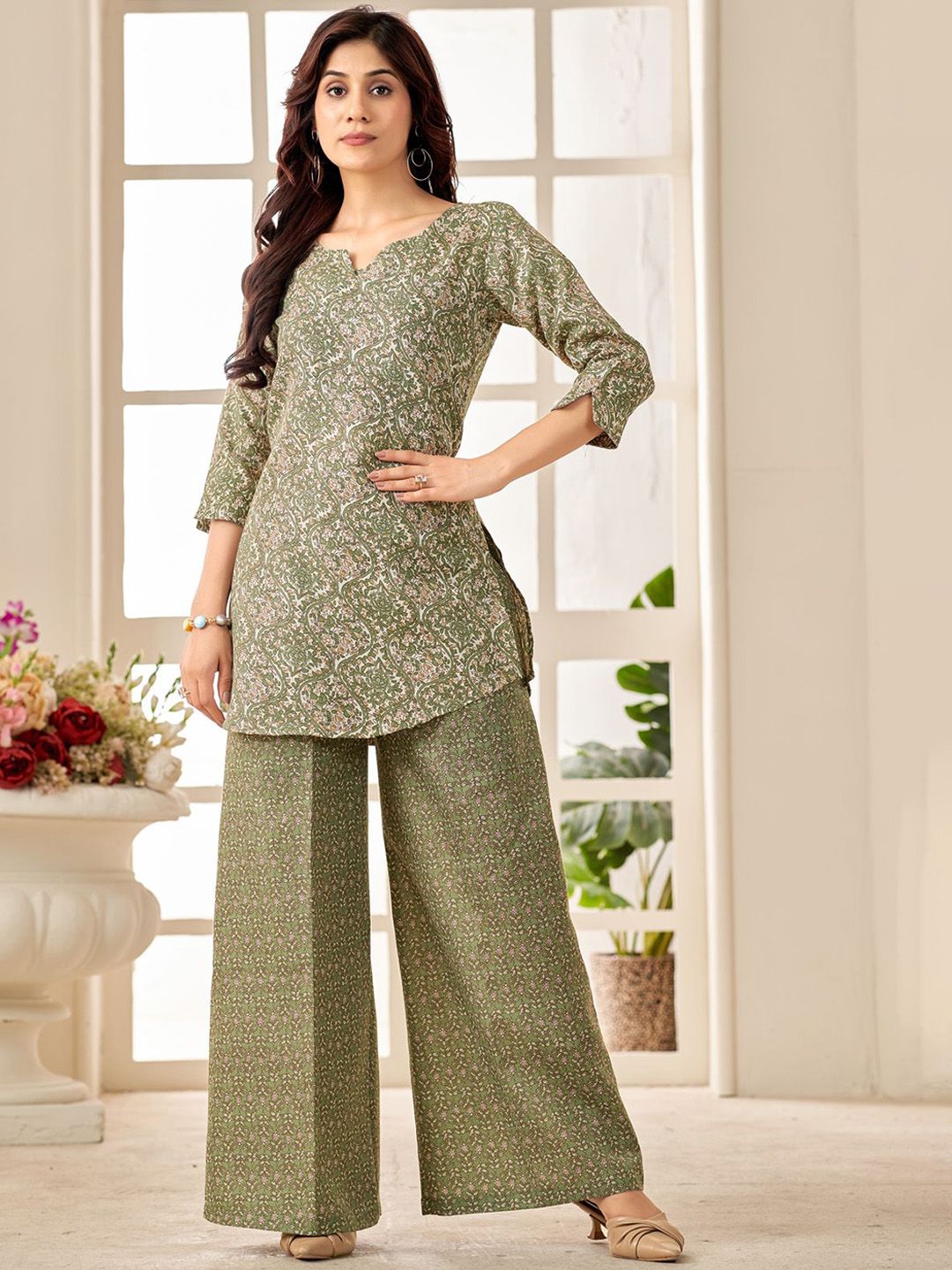 CHANSI Floral Printed Notch-Neck Straight Kurta With Palazzos