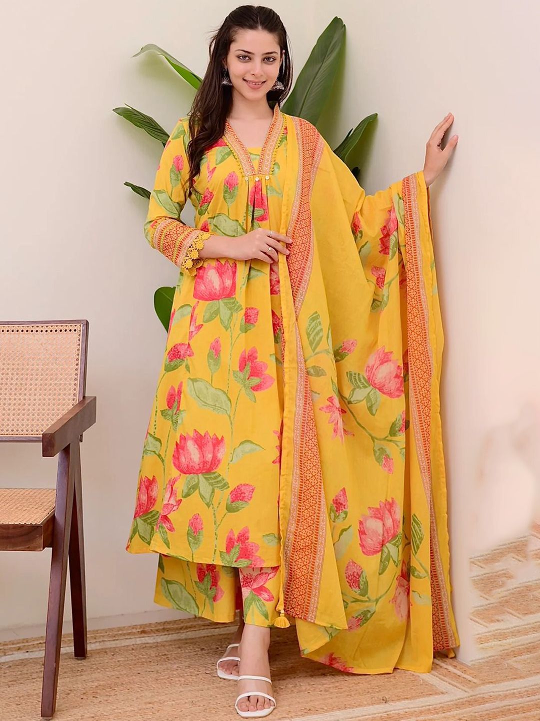 Heavenly Attire Floral Printed Regular Beads and Stones Kurta with Palazzos & Dupatta