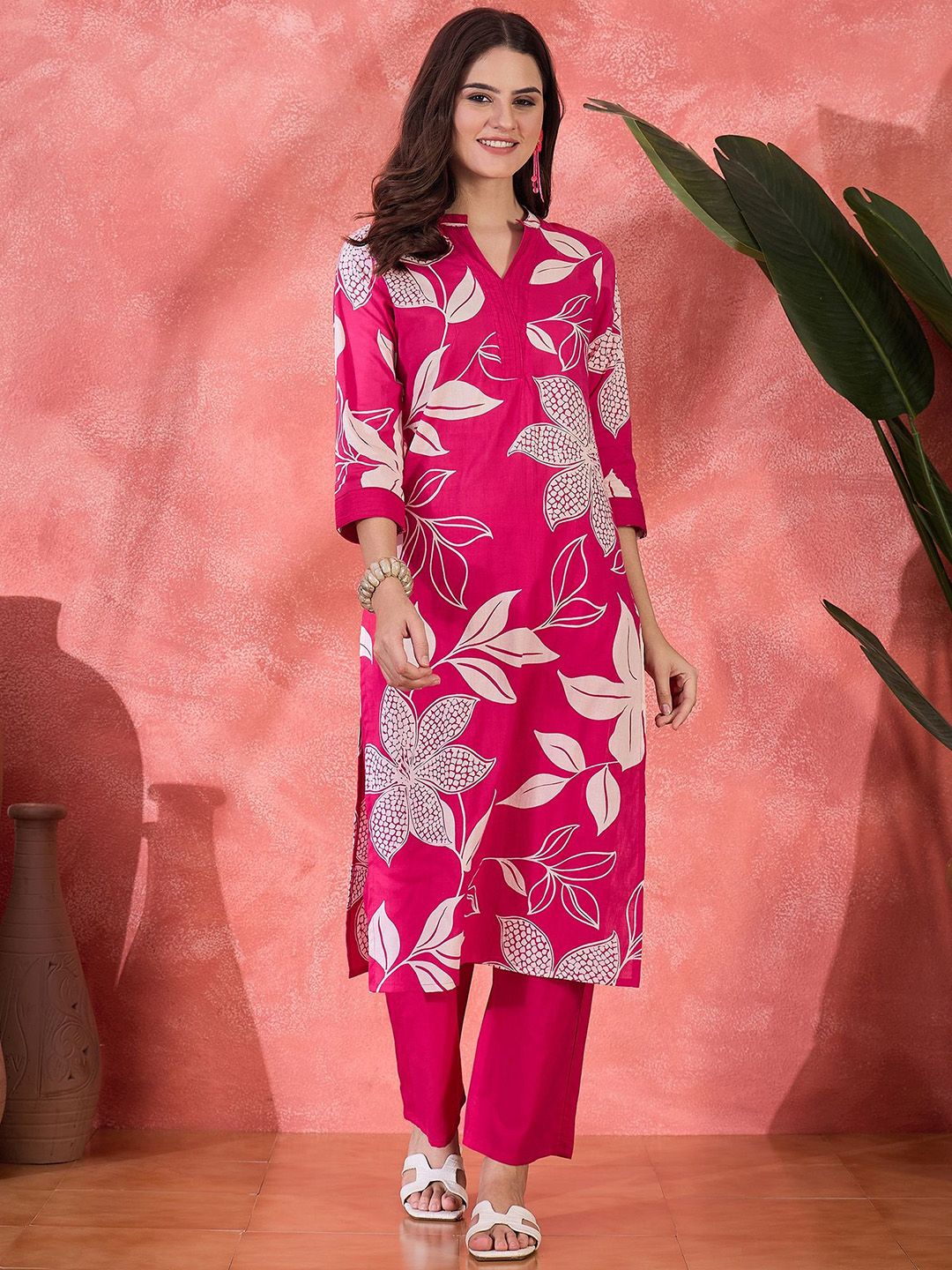 Sangria Women Floral Printed Pure Cotton Straight Kurta & Trousers