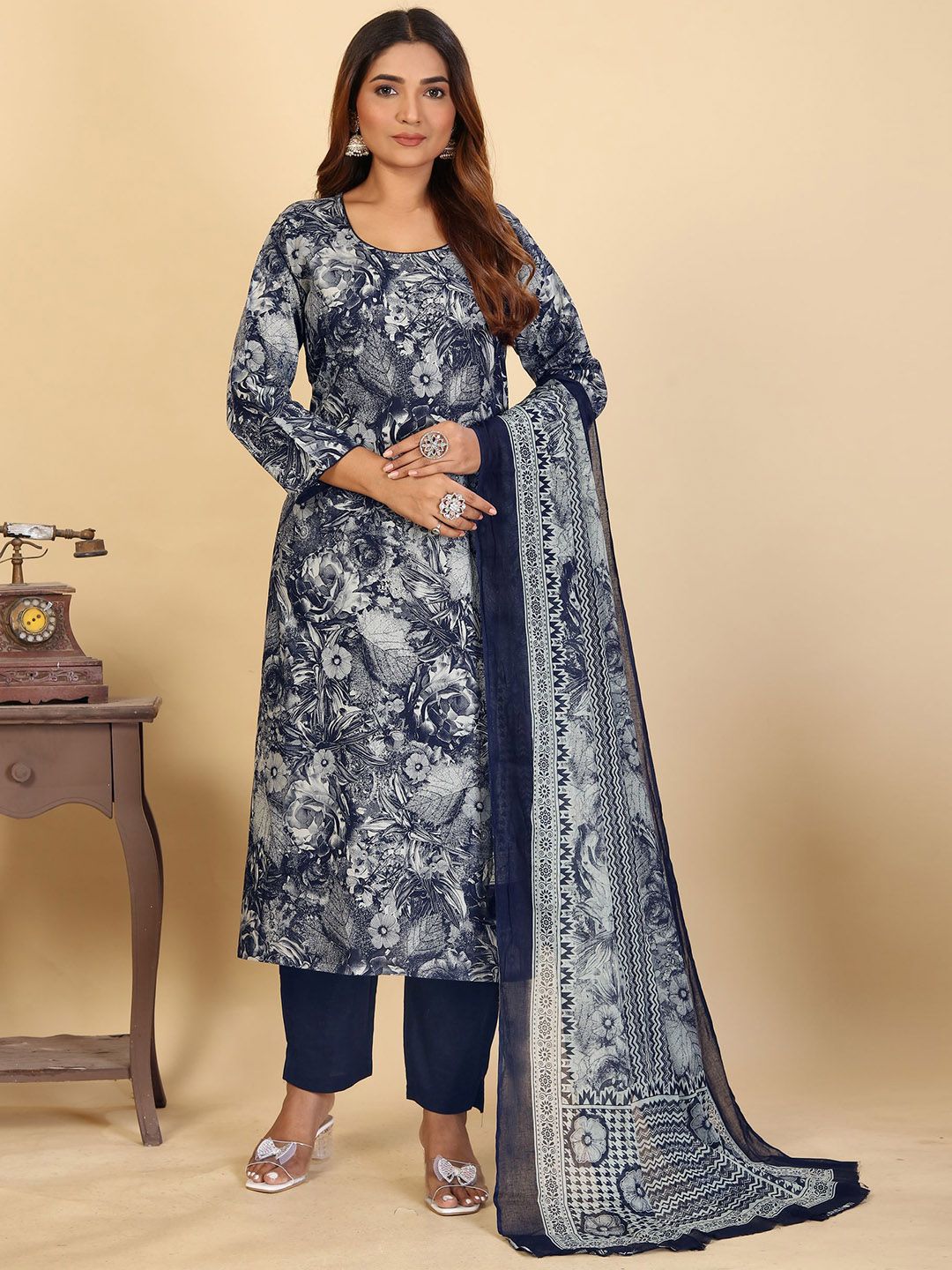 Larqi Floral Printed Round Neck Pure Cotton Straight Kurta & Trousers With Dupatta