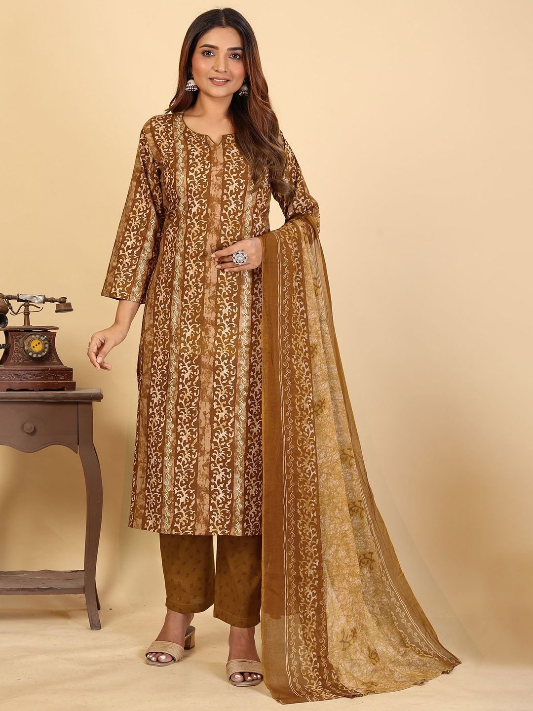 Larqi Women Ethnic Motifs Printed Regular Pure Cotton Kurta & Trousers With Dupatta