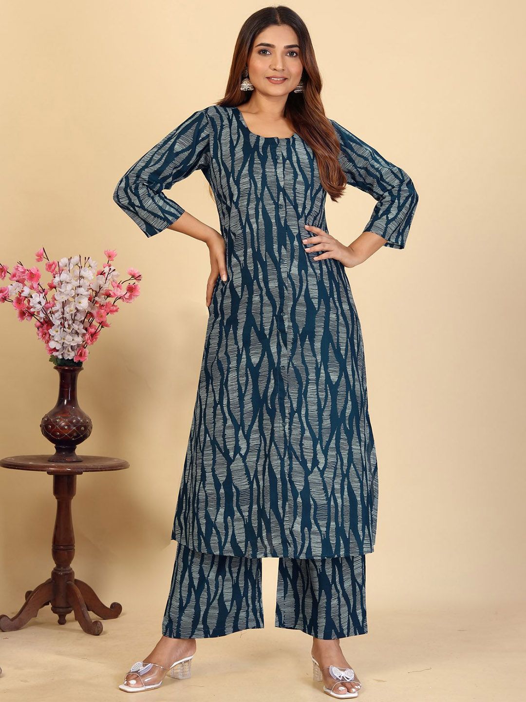 Larqi Women Abstract Printed Regular Pure Cotton Kurta with Trousers