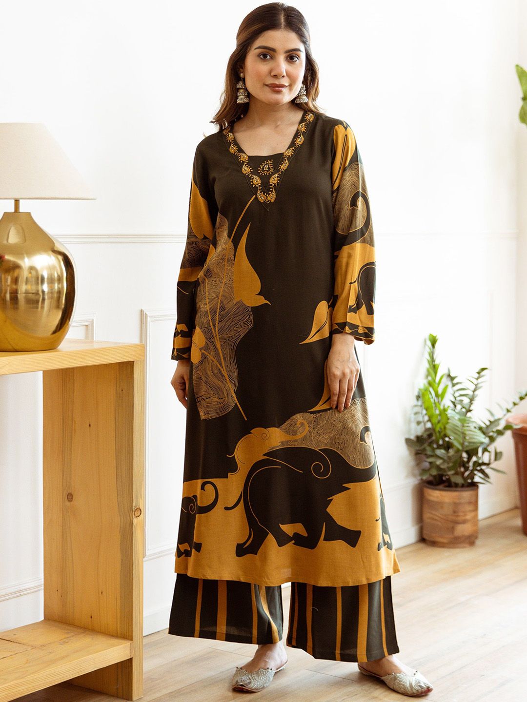Nehamta Women Animal Printed Regular Sequinned Kurta with Palazzos