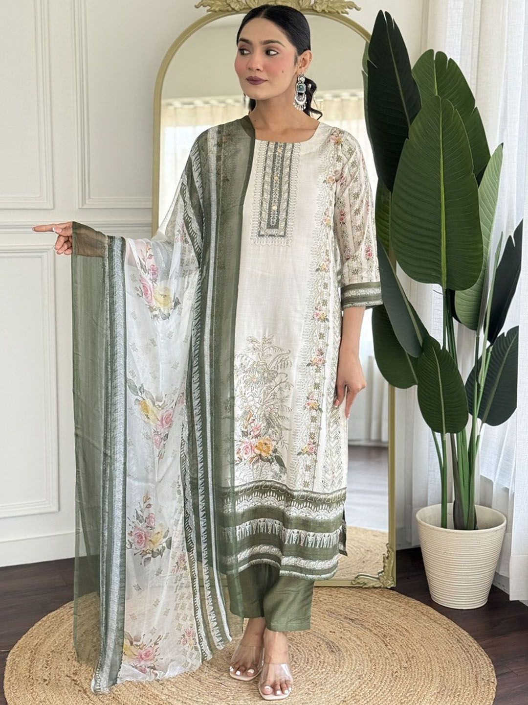 KOTRONS Women Floral Printed Kurta with Trousers & Dupatta