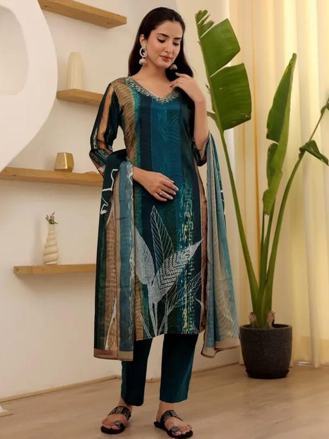 URMIR FASHION Women Colourblocked Regular Kurta with Trousers & With Dupatta