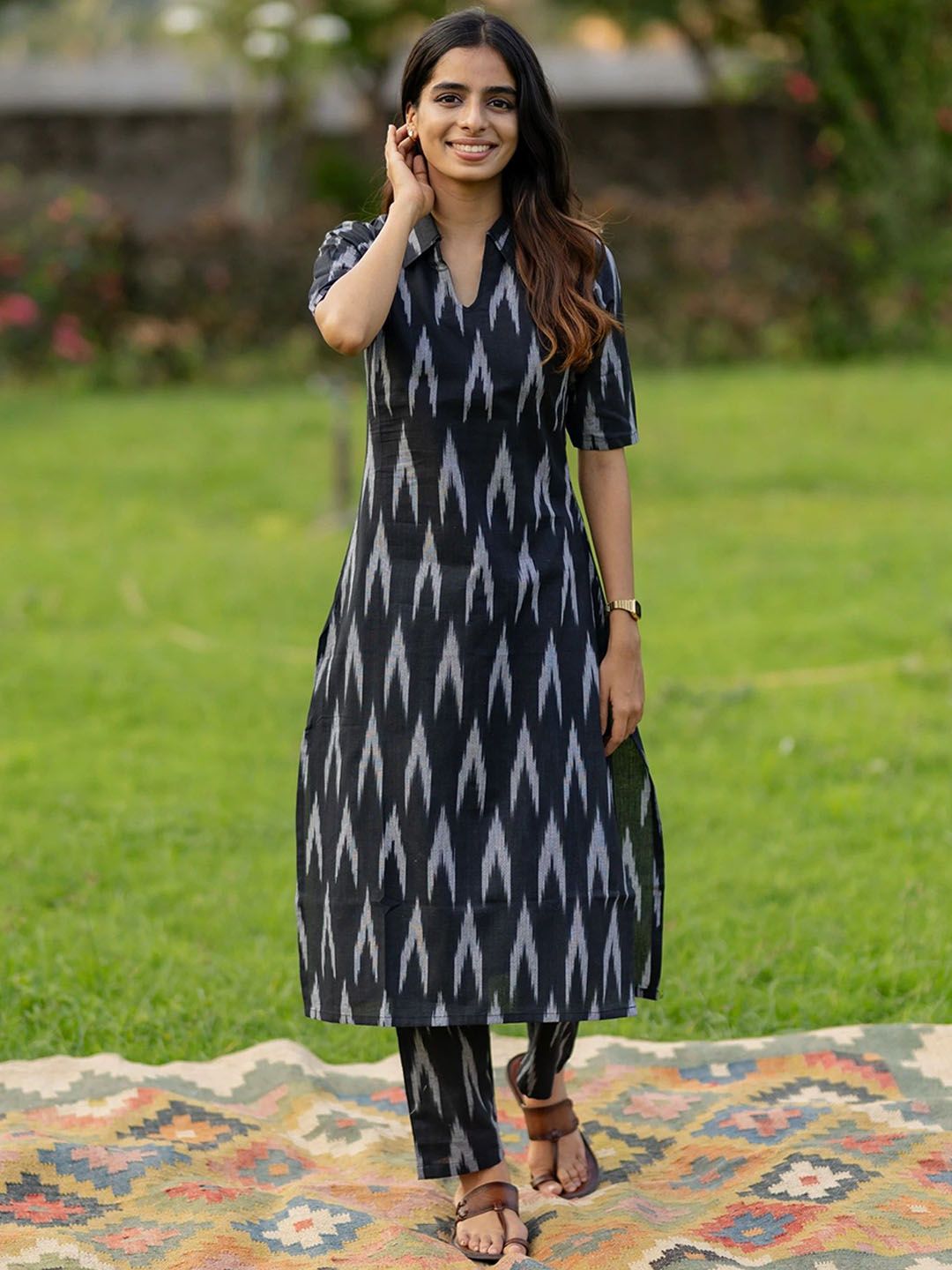GoSriKi Women Printed Regular Kurta with Trousers