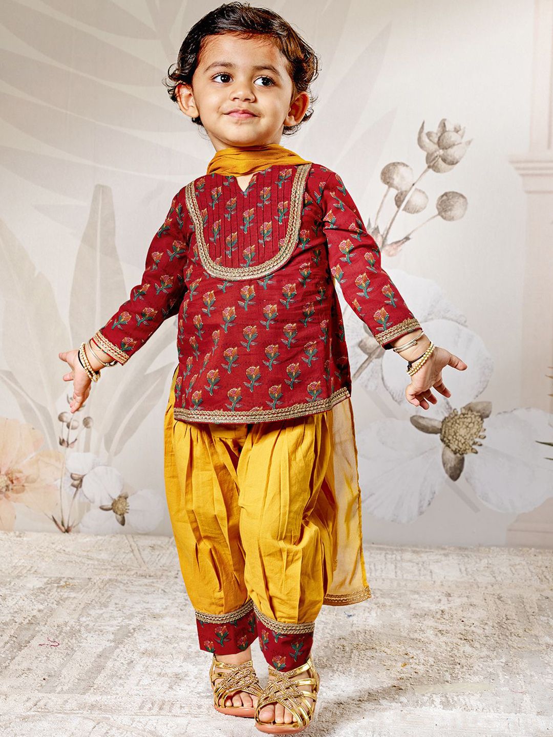 VASTRAMAY Girls Floral Printed Pure Cotton Notch Neck Kurta With Patiala & Dupatta-picture-11