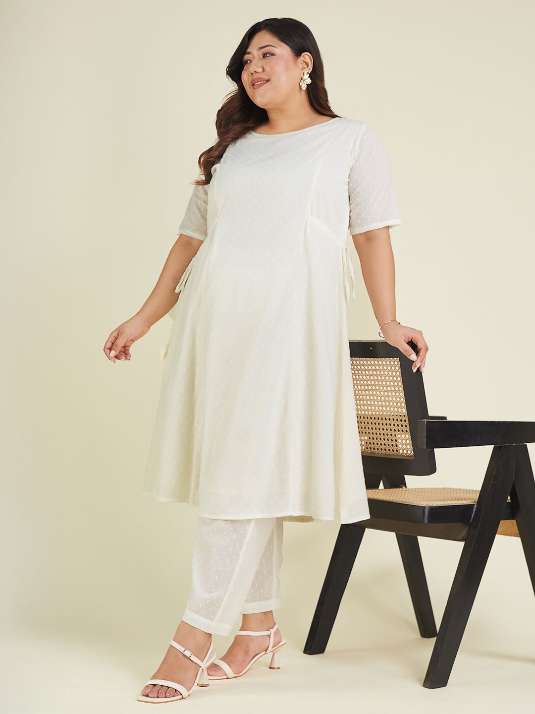 Janasya Plus Size Self Design Pure Cotton Kurta With Trousers