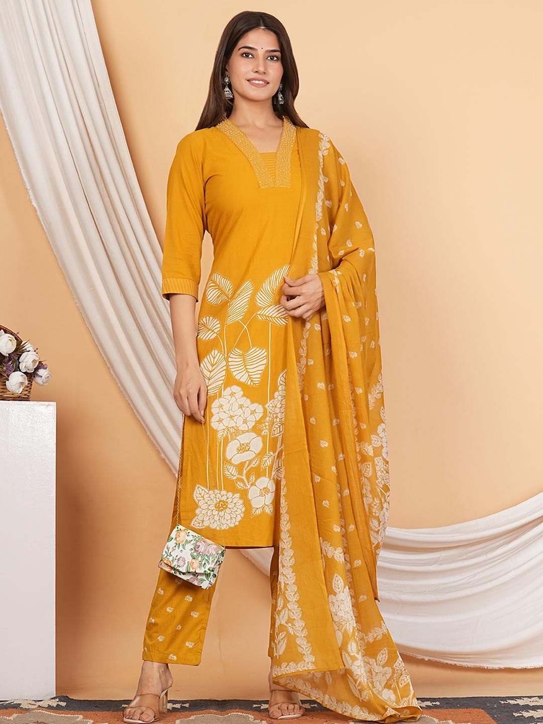 MANDAKINI Women Printed Pure Cotton Kurta with Palazzos & Dupatta