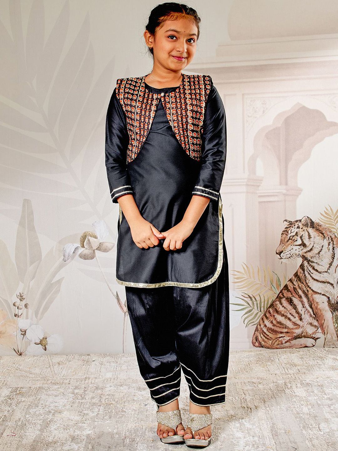 VASTRAMAY Girls Ethnic Motifs Solid Kurta with Salwar & Jacket-picture-30