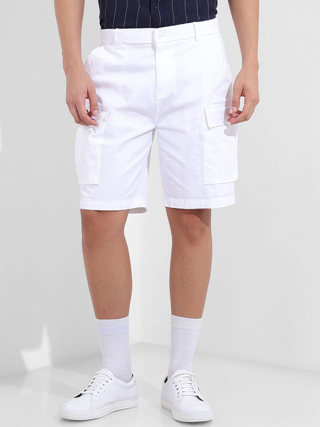 The Indian Garage Co Men Relaxed Fit Mid-Rise Cargo Shorts-picture-38