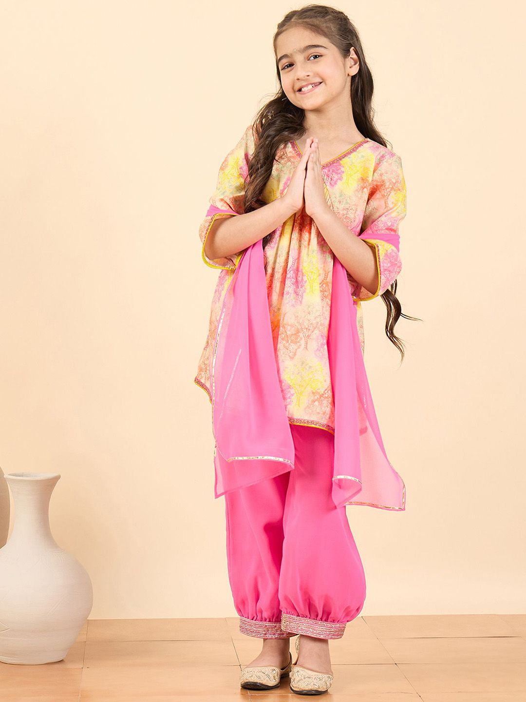 Stylo Bug Girls Abstract Printed V-Neck Empire Anarkali Pure Cotton Kurta With Salwar-picture-36