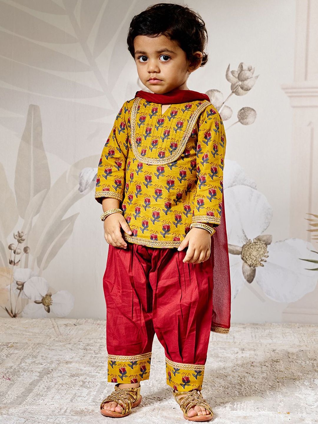 VASTRAMAY Girls Floral Printed Regular Pure Cotton Kurti with Patiala & With Dupatta-picture-30