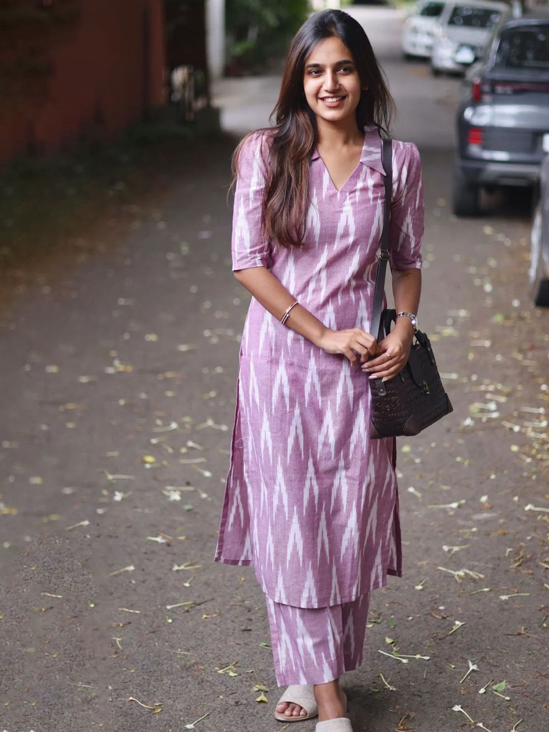 GoSriKi Geometric Printed Shirt Collar Straight Kurta With Trousers