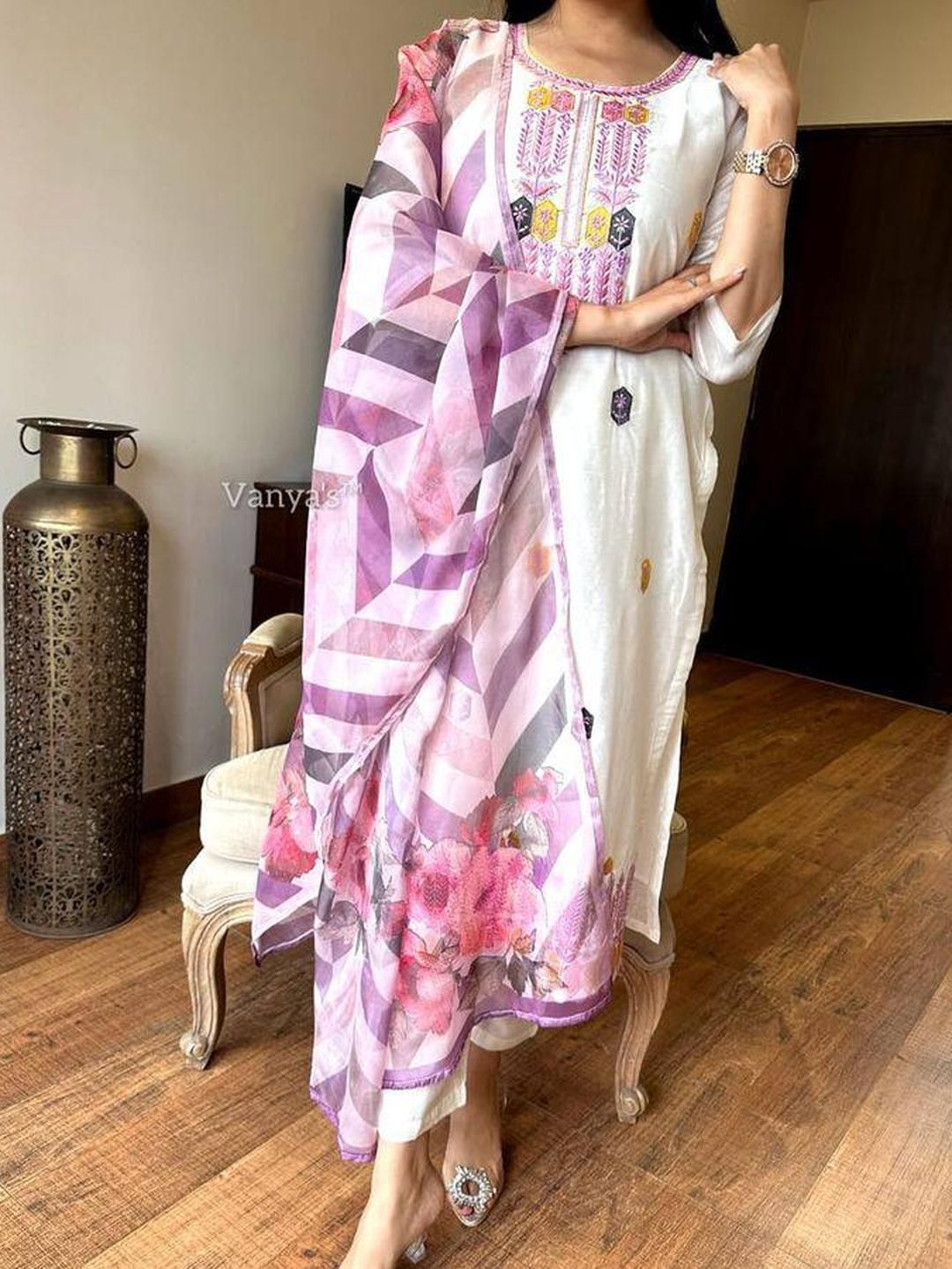 URMIR FASHION Women Pleated Kurta with Trousers & Dupatta