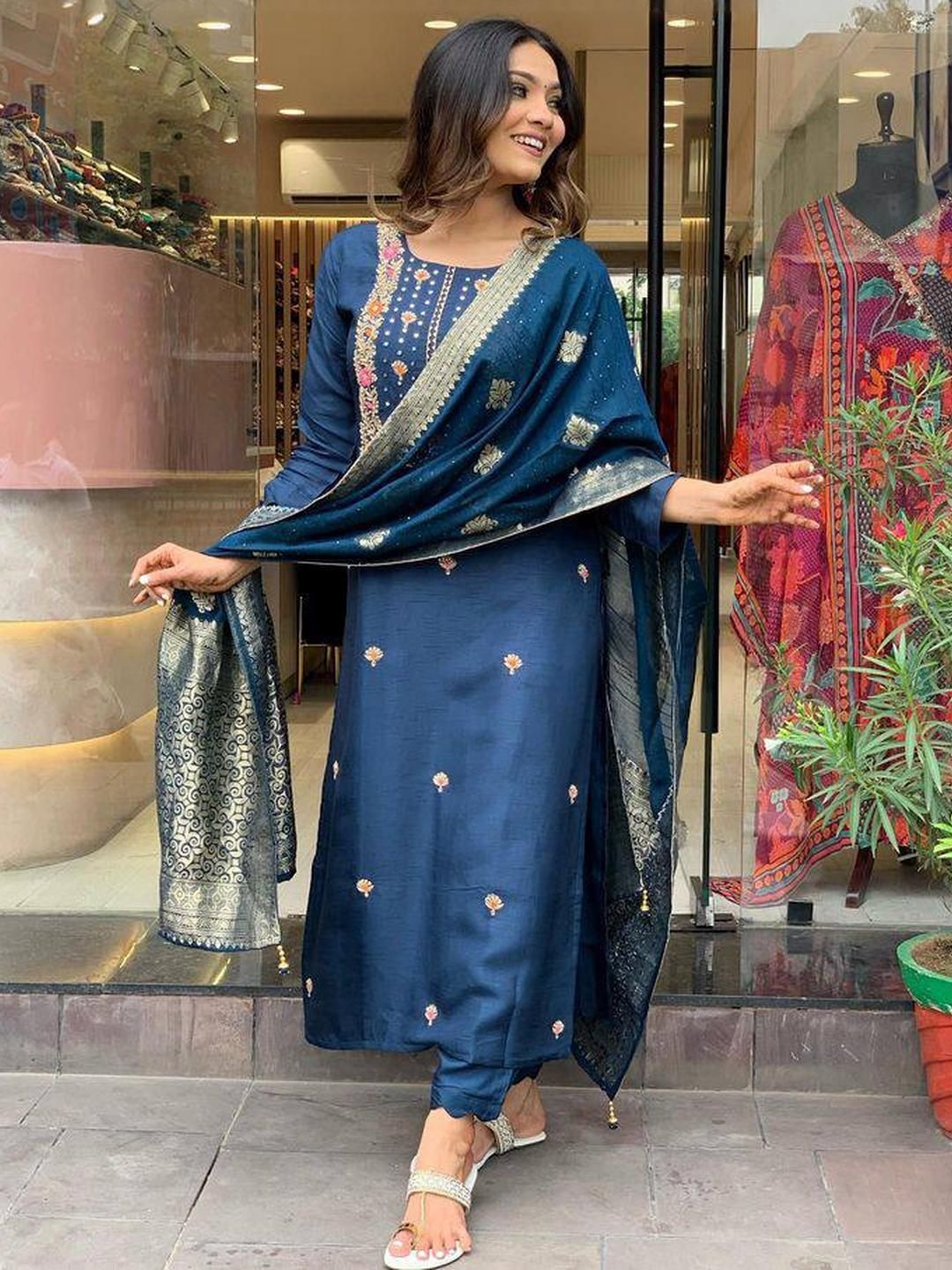 URMIR FASHION Women Gold Kurta Sets