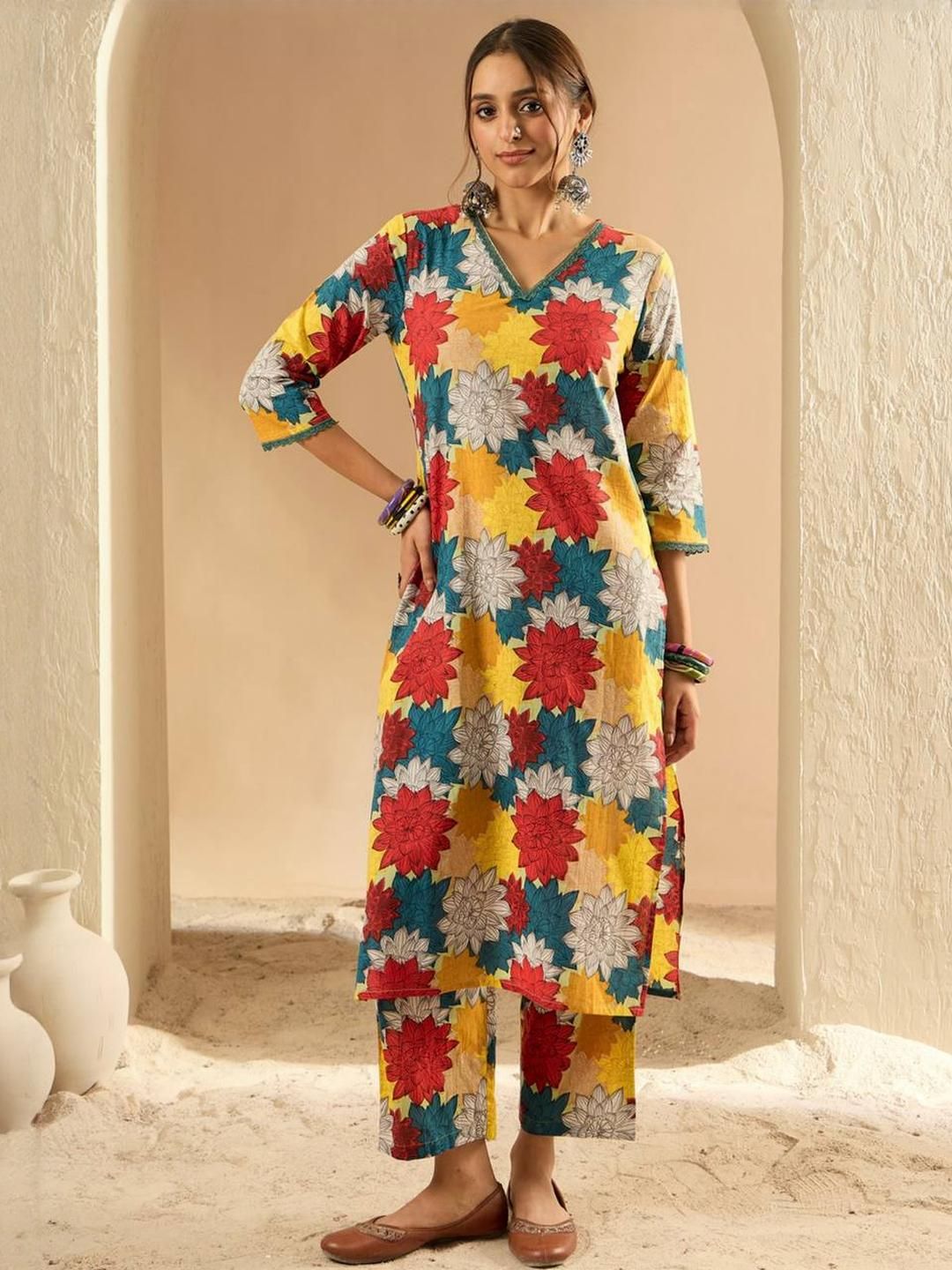 CaniBani Women Floral Printed V-Neck Kurta with Trousers