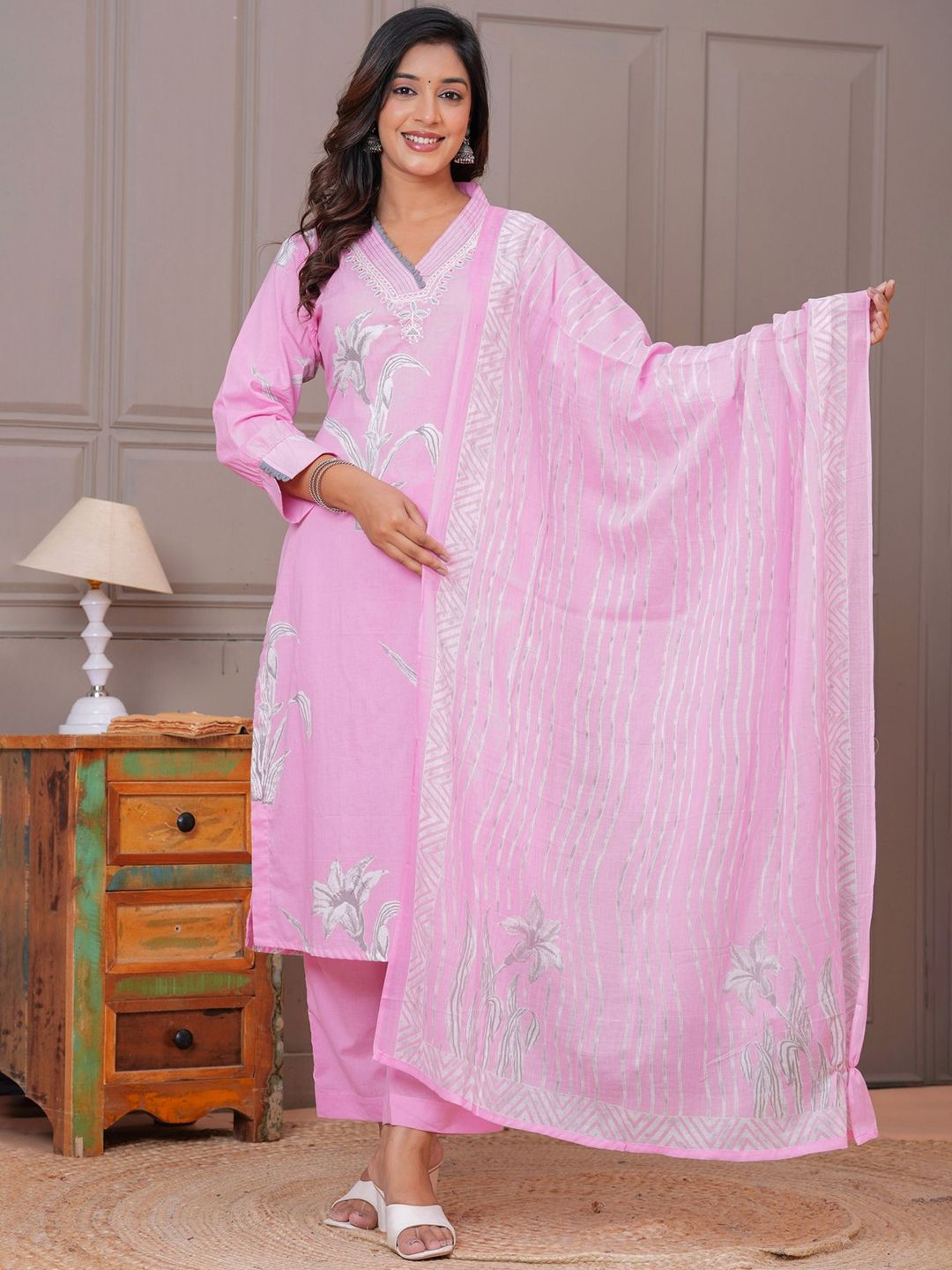 Kanahari Women Floral Printed Pure Cotton Kurta with Trousers & Dupatta