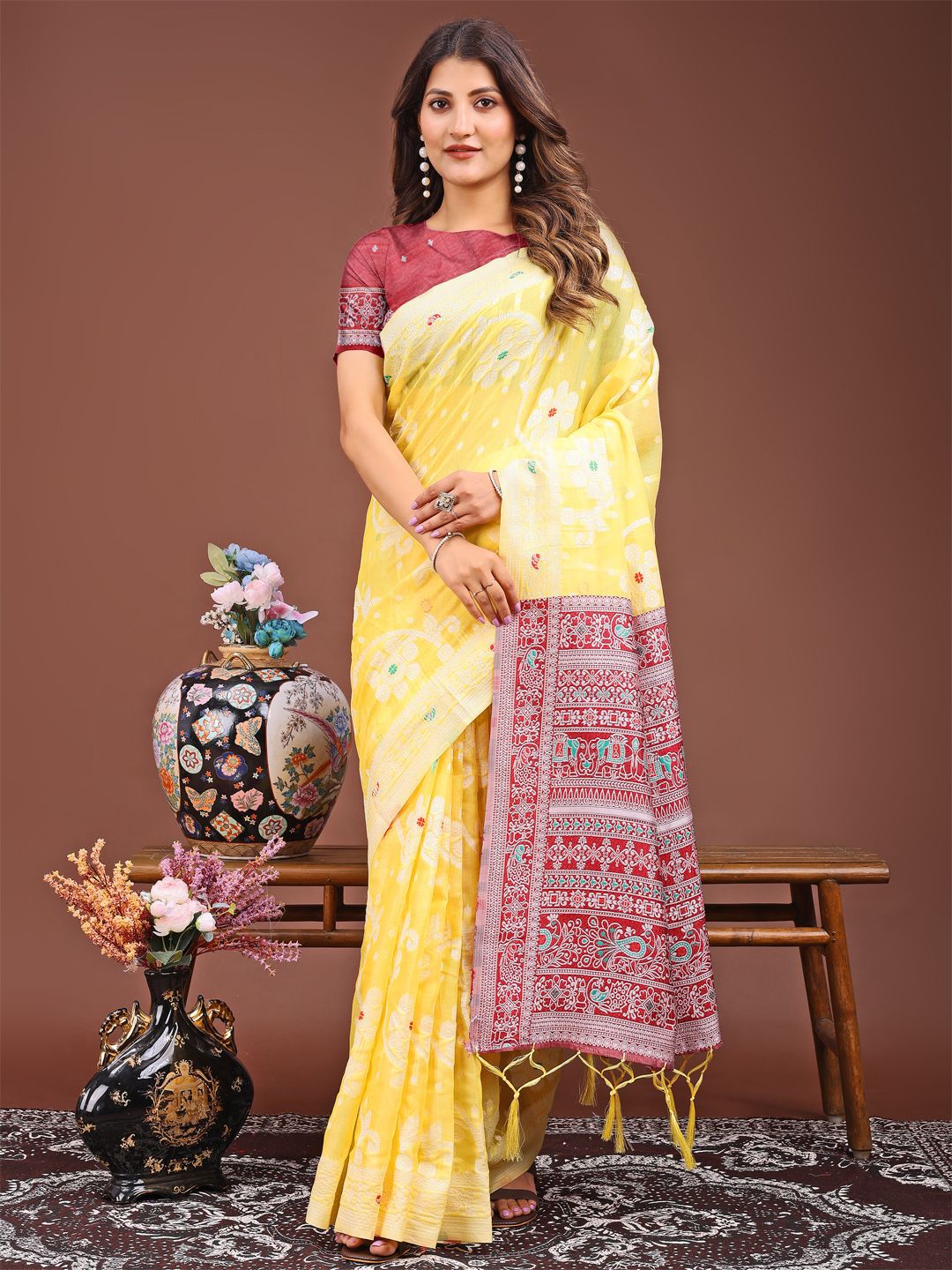 Astita Ethnic Motif Woven Design Zari Saree-picture-36