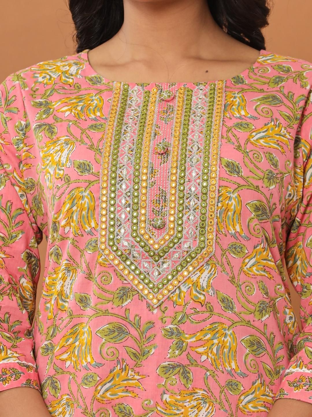 VASHINEH Women Peach Kurta Sets