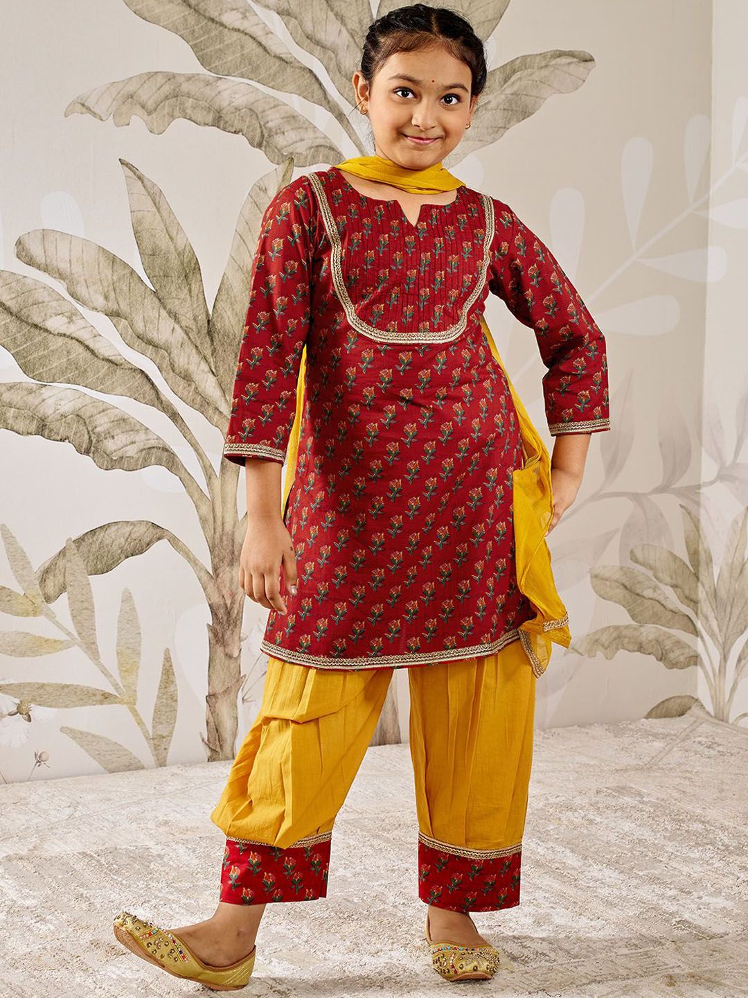 VASTRAMAY Girls Floral Printed Cotton Kurta with Patiala & Dupatta-picture-3