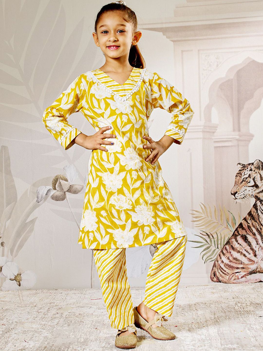 VASTRAMAY Girls Floral Printed Regular Pure Cotton Kurta with Pyjamas-picture-29