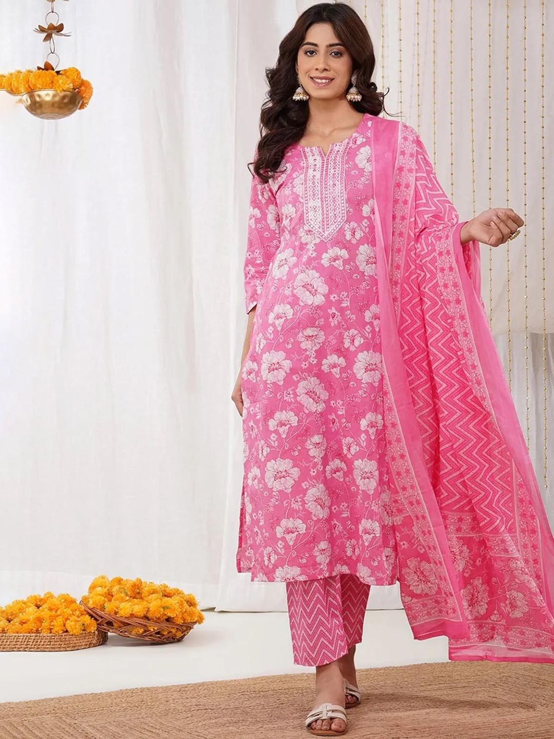 PARTHVI Women Floral Printed Regular Pure Cotton Kurta With Trousers & Dupatta