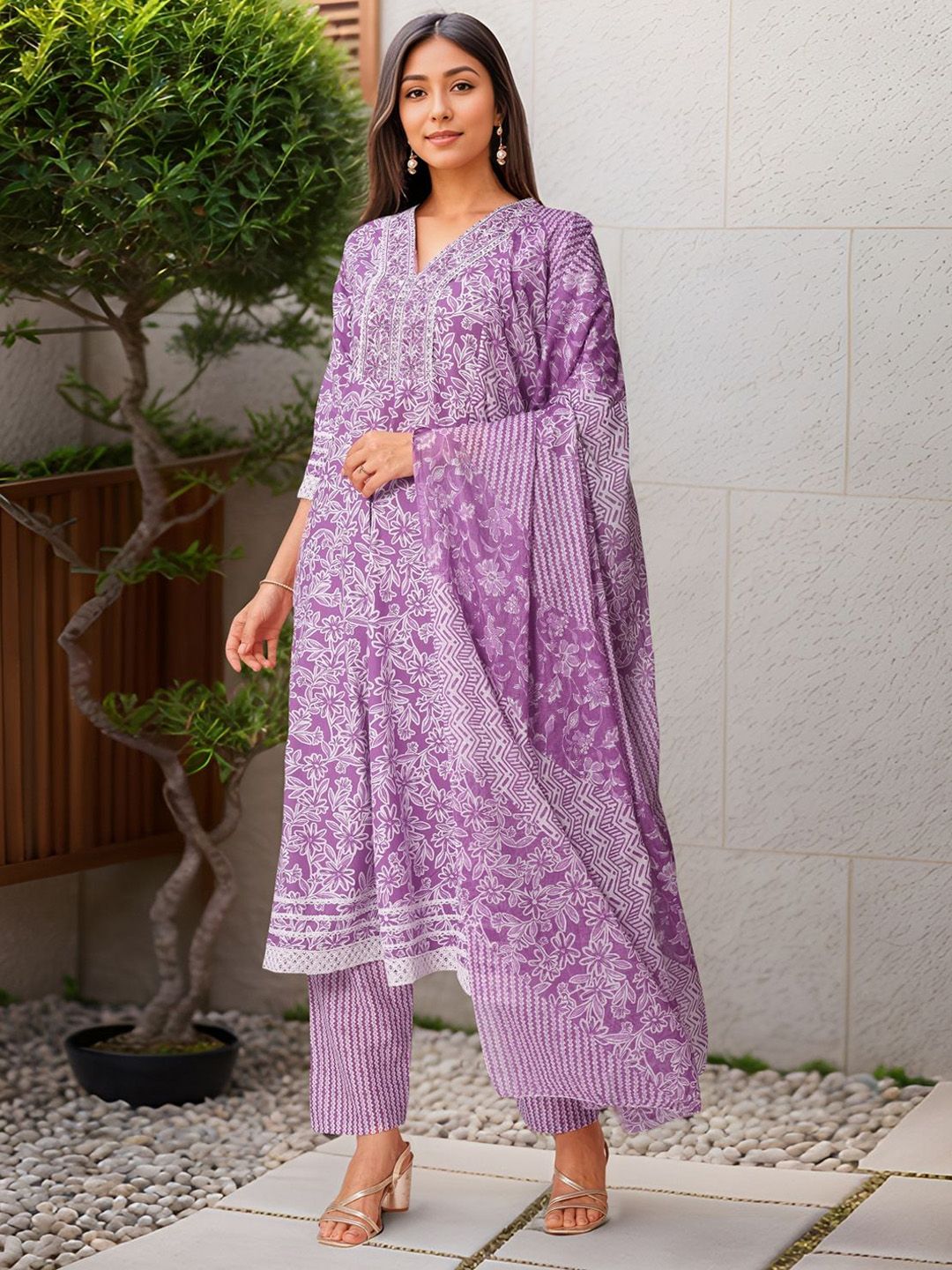 Banwaree Women Floral Printed Thread Work Pure Cotton Kurta with Trousers & Dupatta