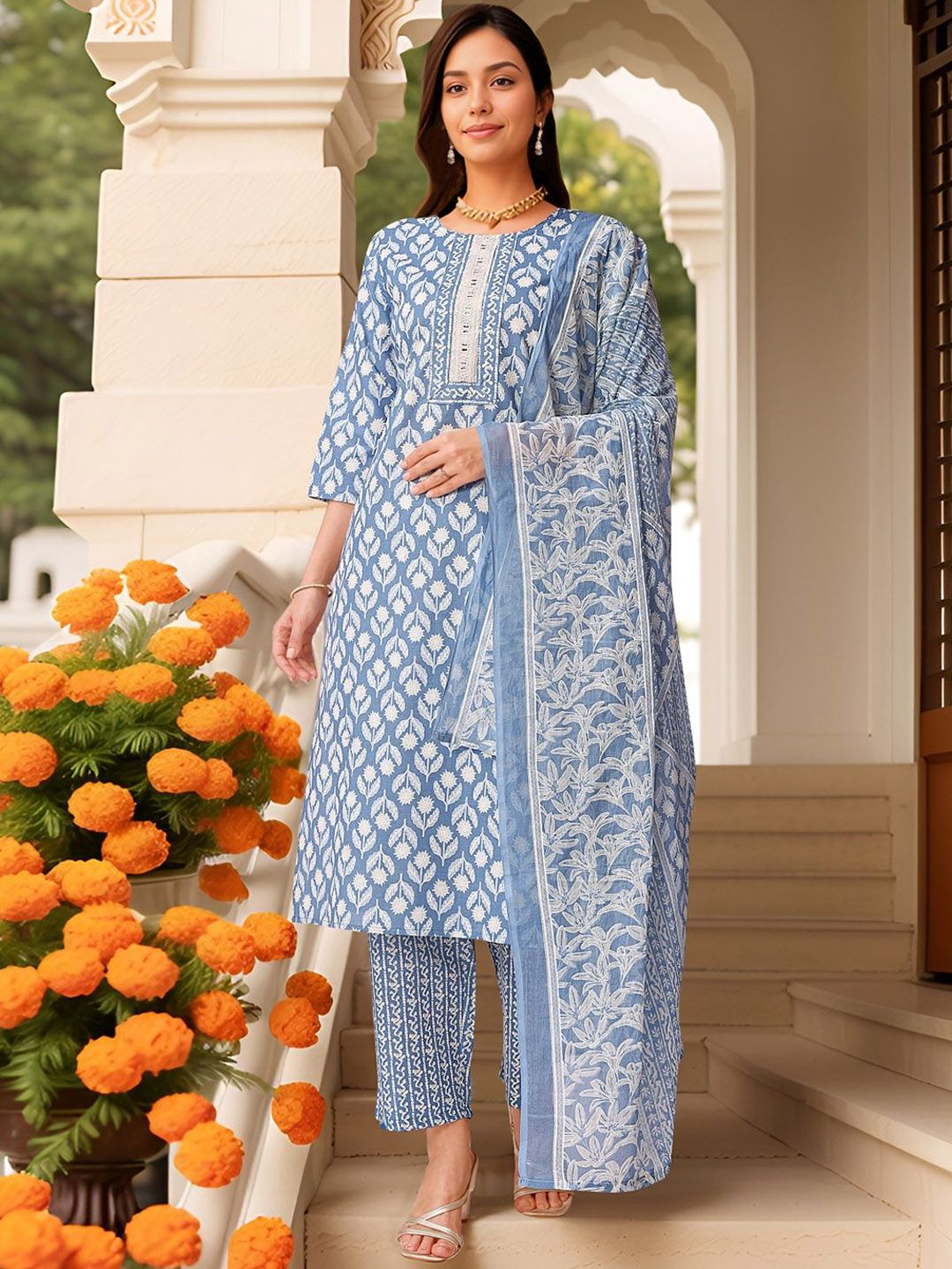 Banwaree Women Floral Printed Pure Cotton Kurta with Trousers & Dupatta