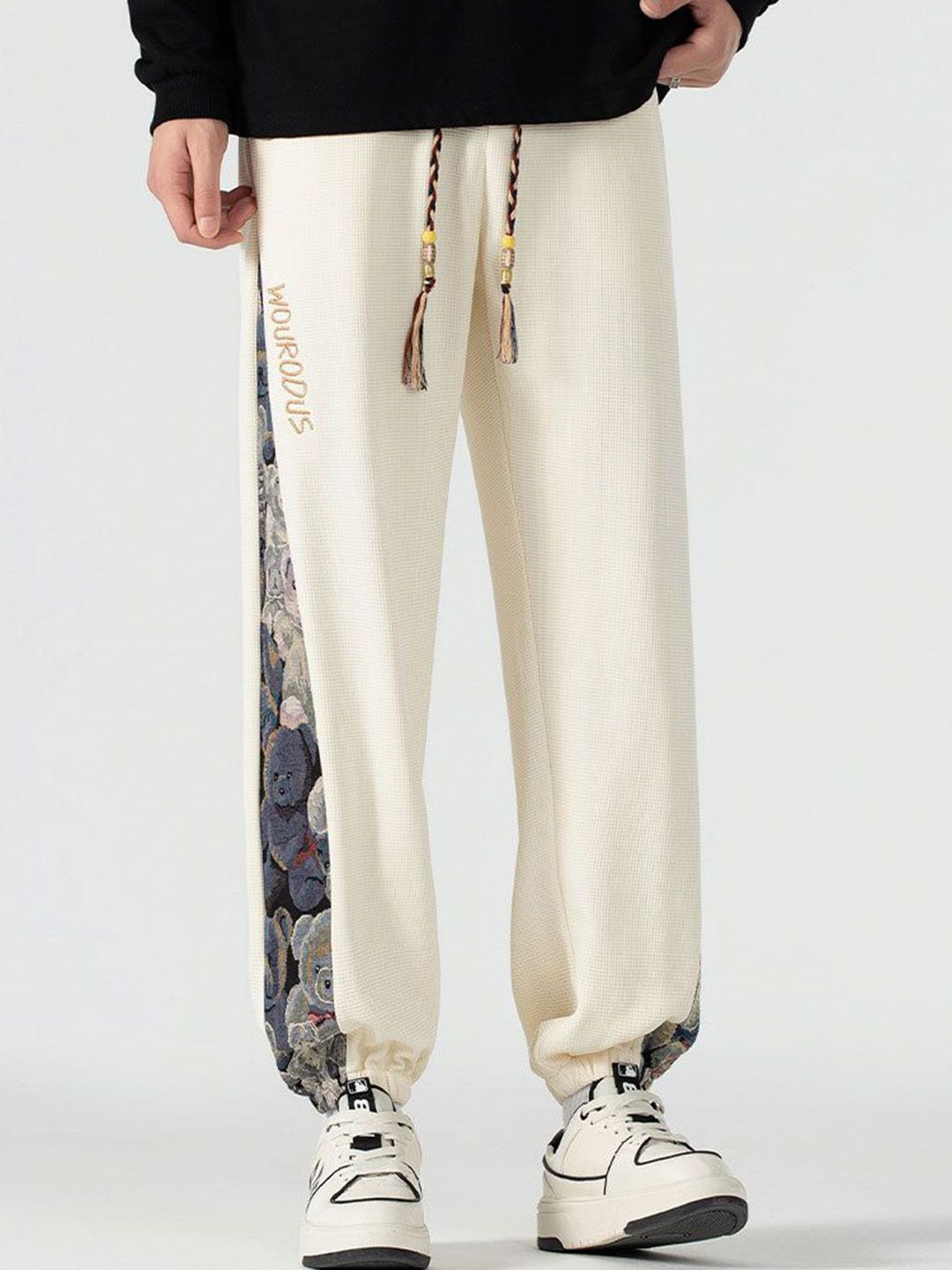 StyleCast x Revolte Men Printed Loose Fit Mid-Rise Regular Trousers-picture-38