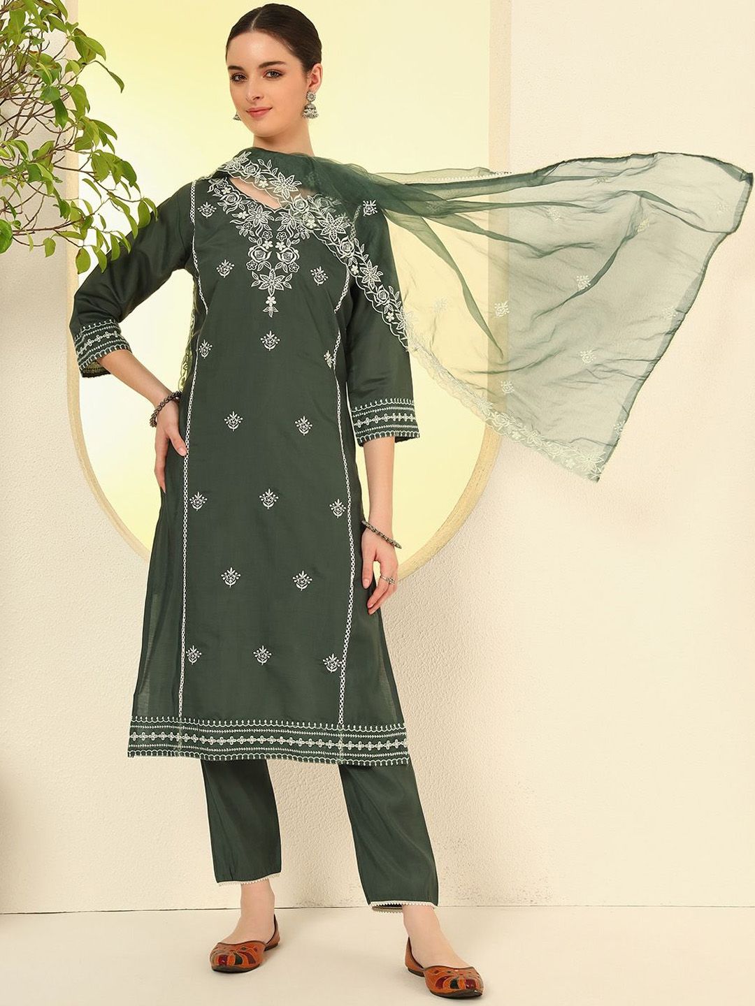 Nehamta Ethnic Motifs Embroidered V-Neck Straight Sequinned Kurta With Trousers & Dupatta