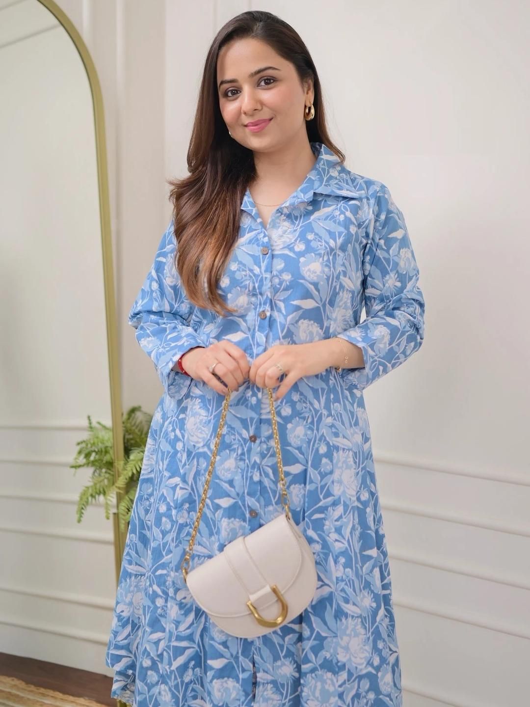 Diva's Choice Women  Cotton Blend Kurta Sets