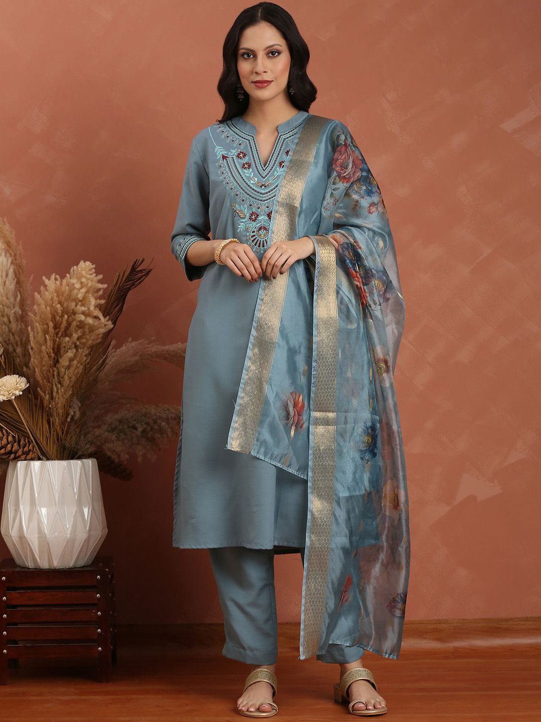 Anouk Women Floral Embroidered Regular Thread Work Kurta With Trousers & Dupatta