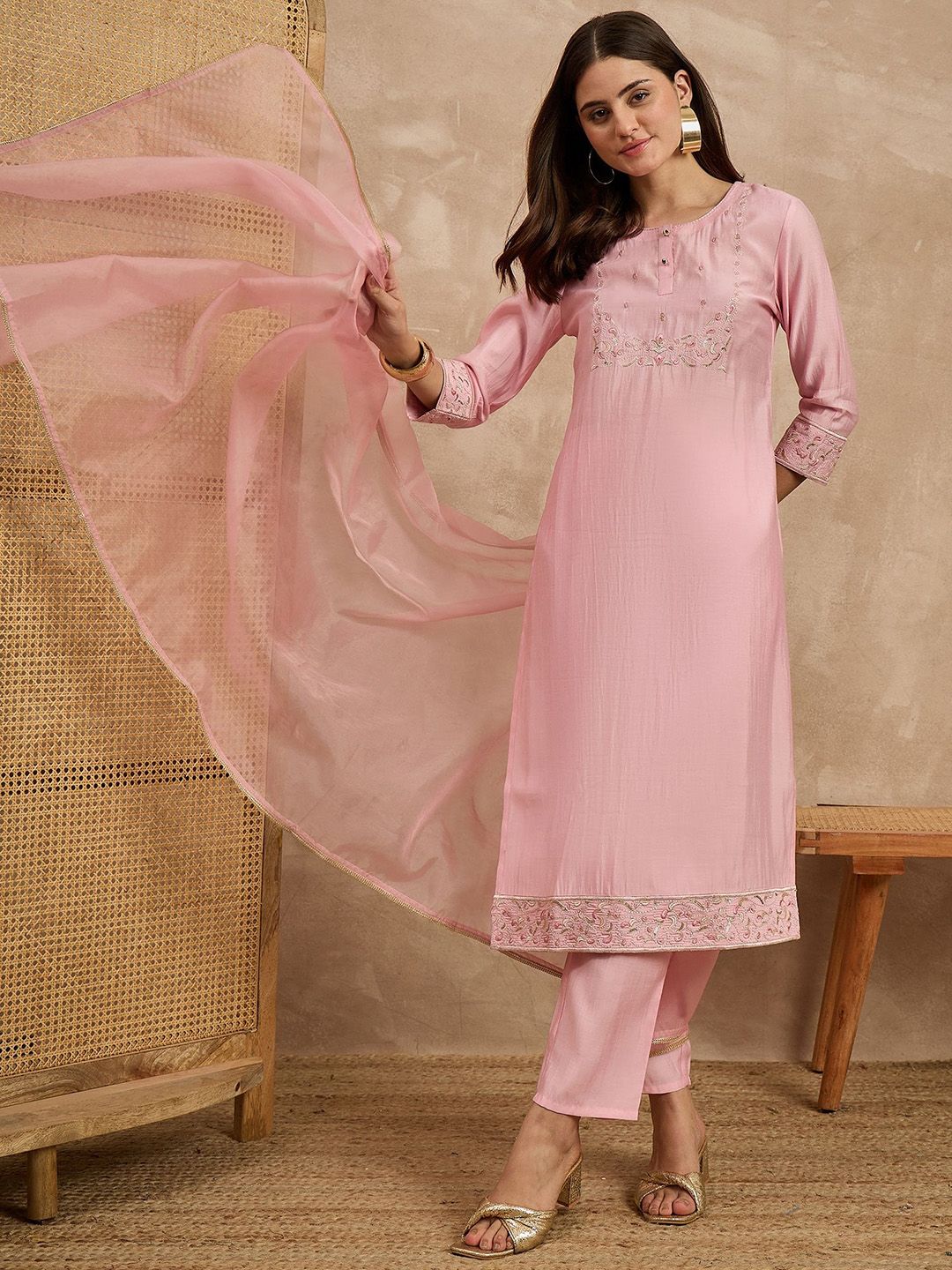 all about you Women Floral Embroidered Regular Thread Work Kurta & Trousers With Dupatta