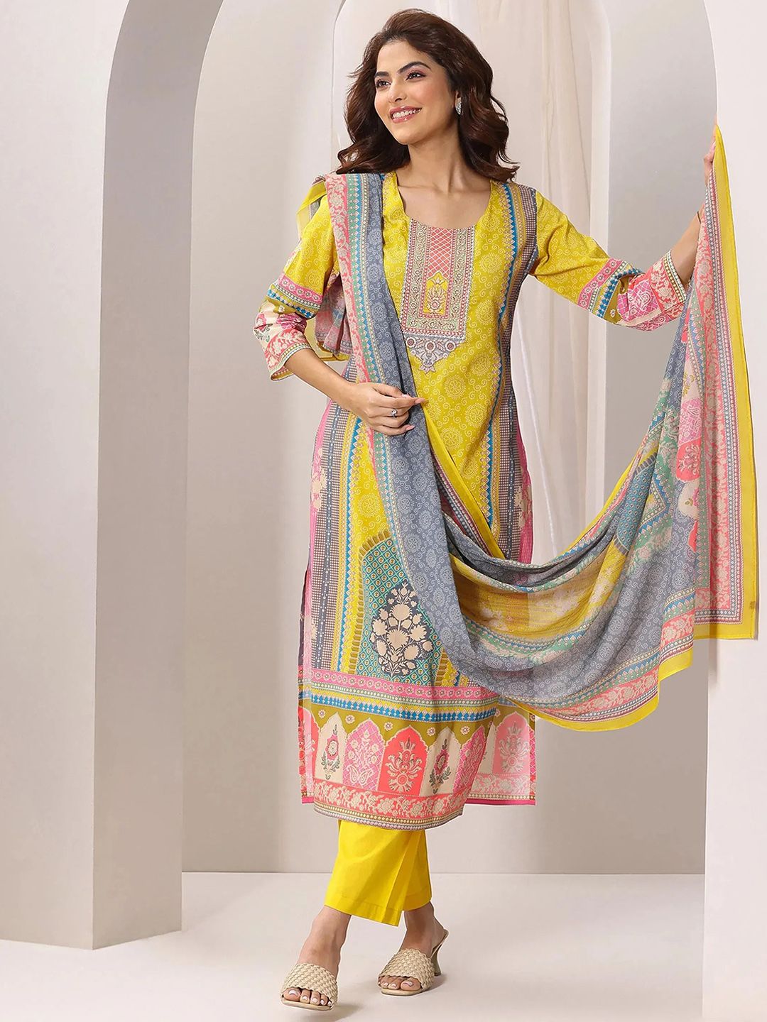 Moda Rapido Floral Printed Straight Kurta With Trousers & Dupatta