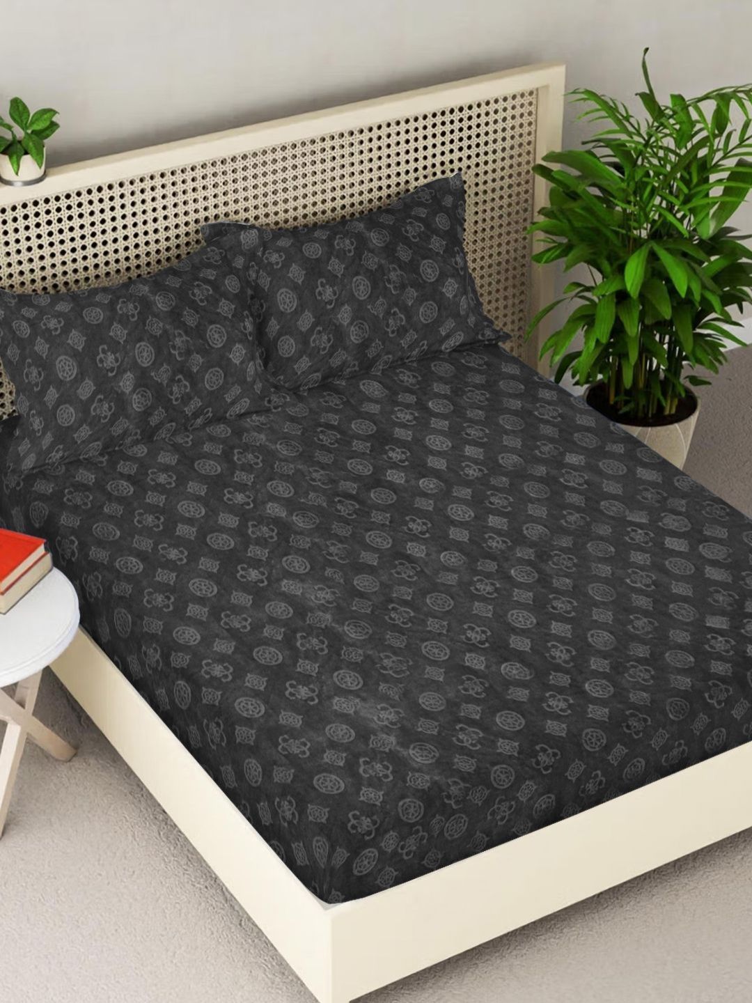 Myntra Elegant Homes Grey & White Printed Woollen 300 TC King Bedsheet Set 2.5 m x 2.25 m-picture-10
