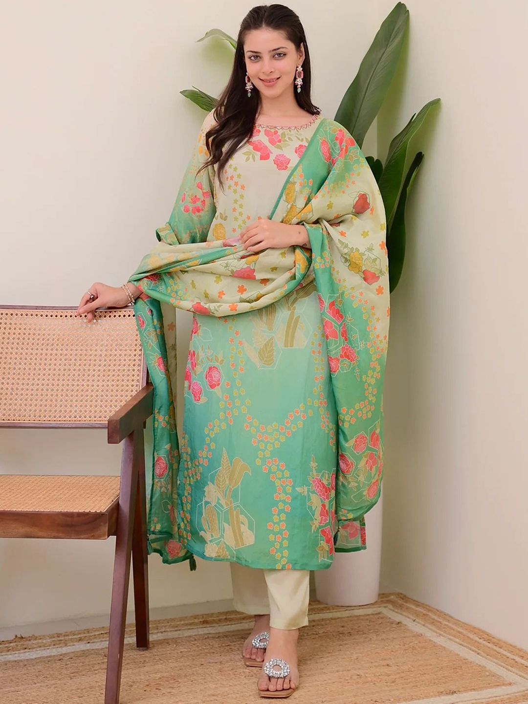 Moda Rapido Women Floral Printed Regular Kurta & Trouser With Dupatta