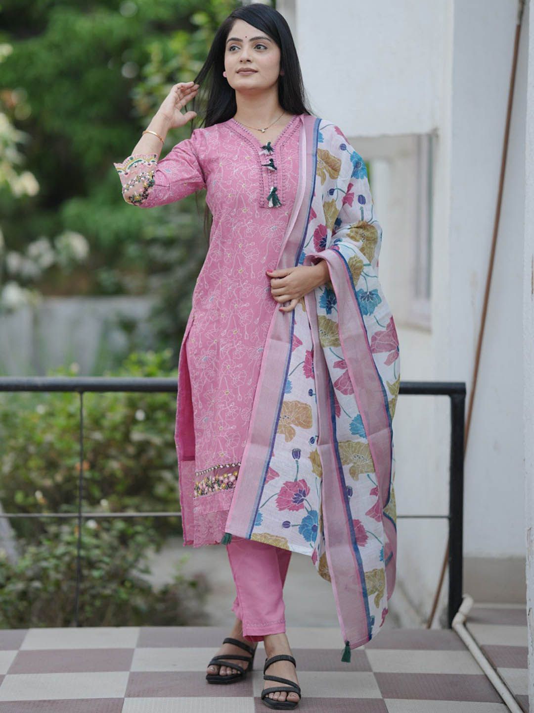 Ervaa fab Women Floral Printed Regular Pure Silk Kurta with Trousers & Dupatta