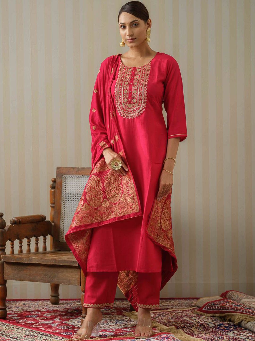 House of Pataudi Floral Yoke Design Round Neck Straight Kurta Trousers With Dupatta