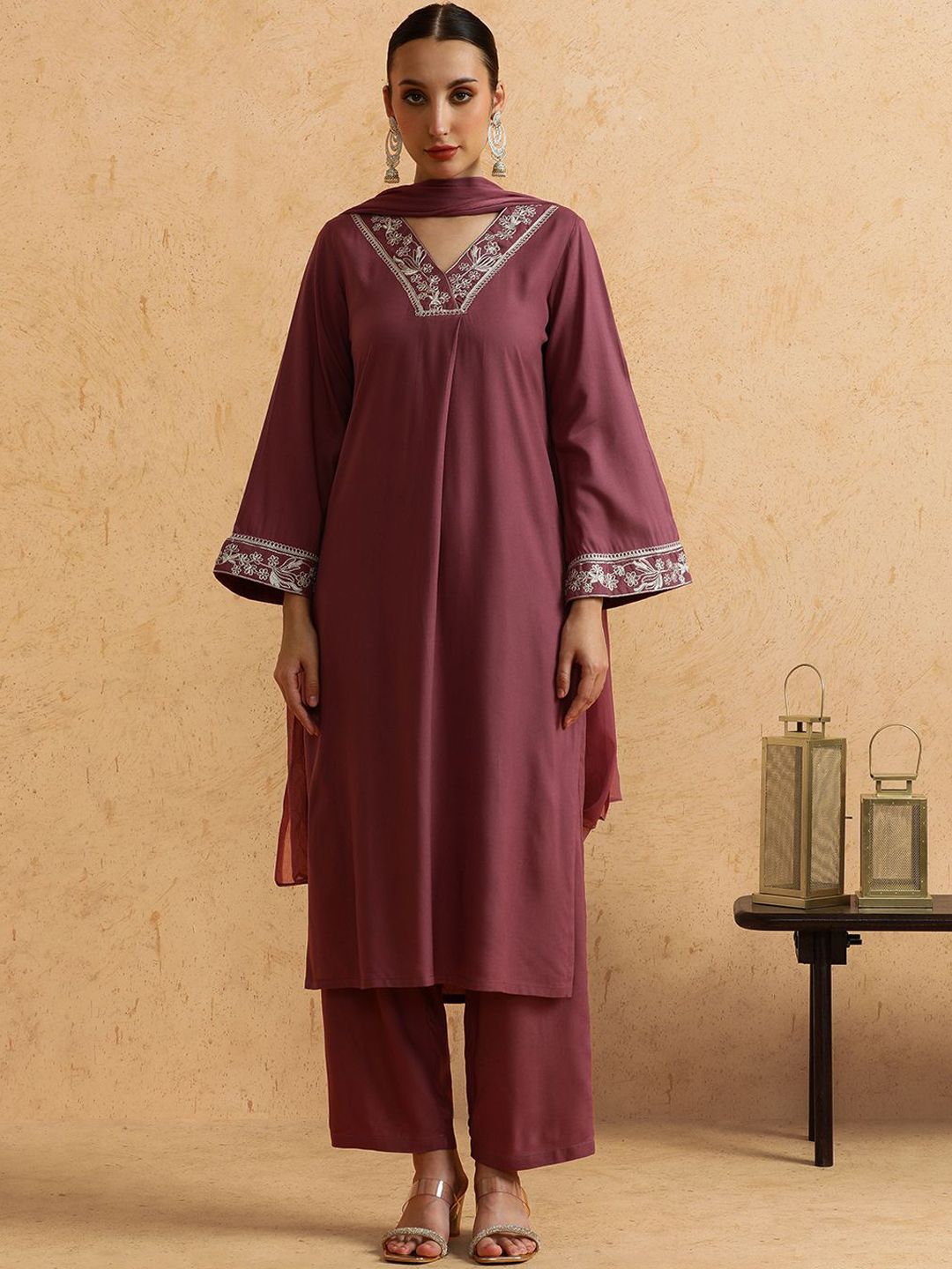 Anouk Women Floral Embroidered Regular Thread Work Kurta Set With Dupatta