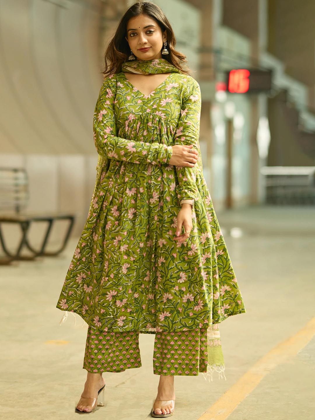 SRILICA Women Floral Printed Anarkali Kurta with Trousers & Dupatta