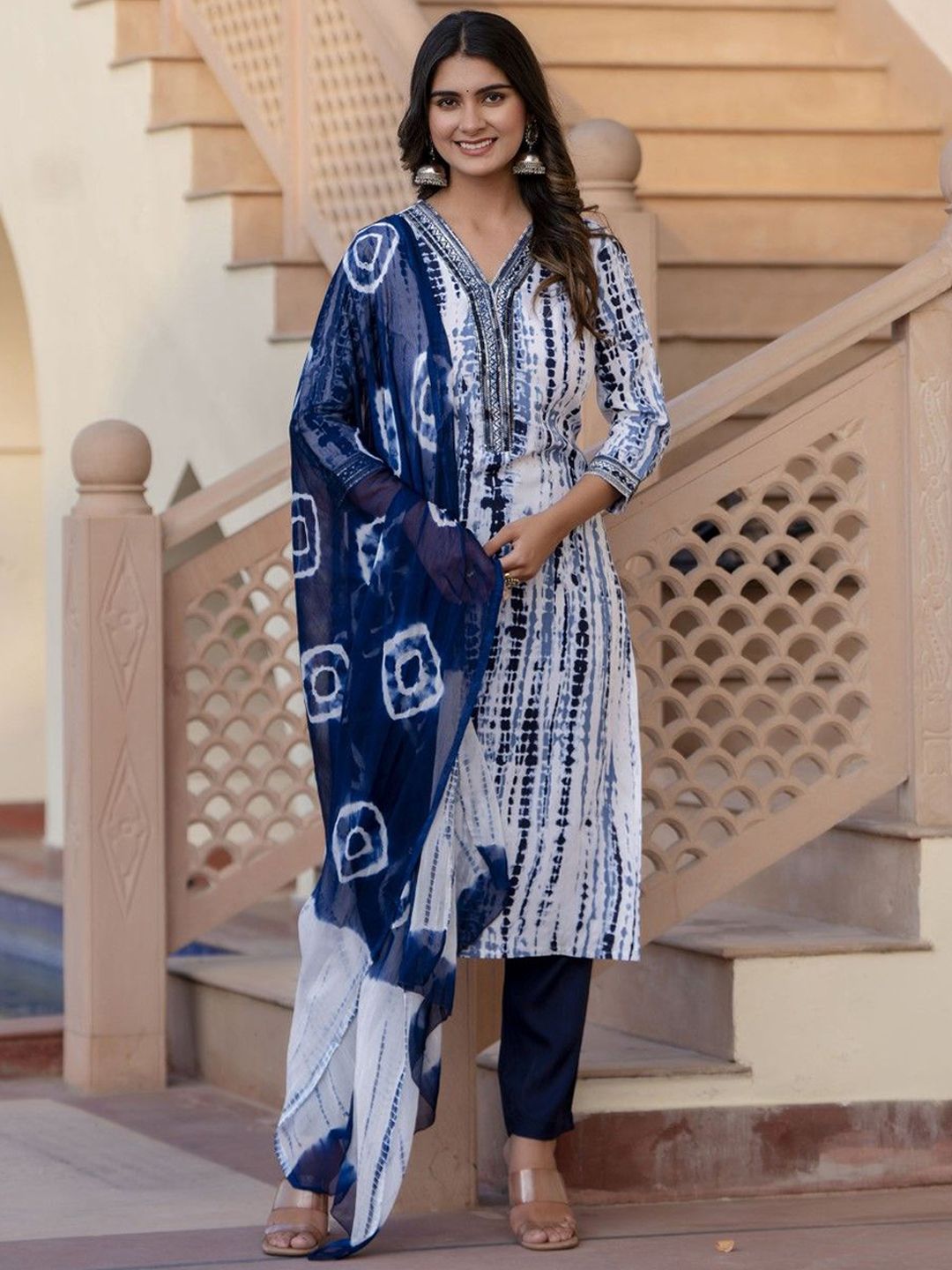 Lee Moda Women Abstract Printed Kurta with Trousers & Dupatta