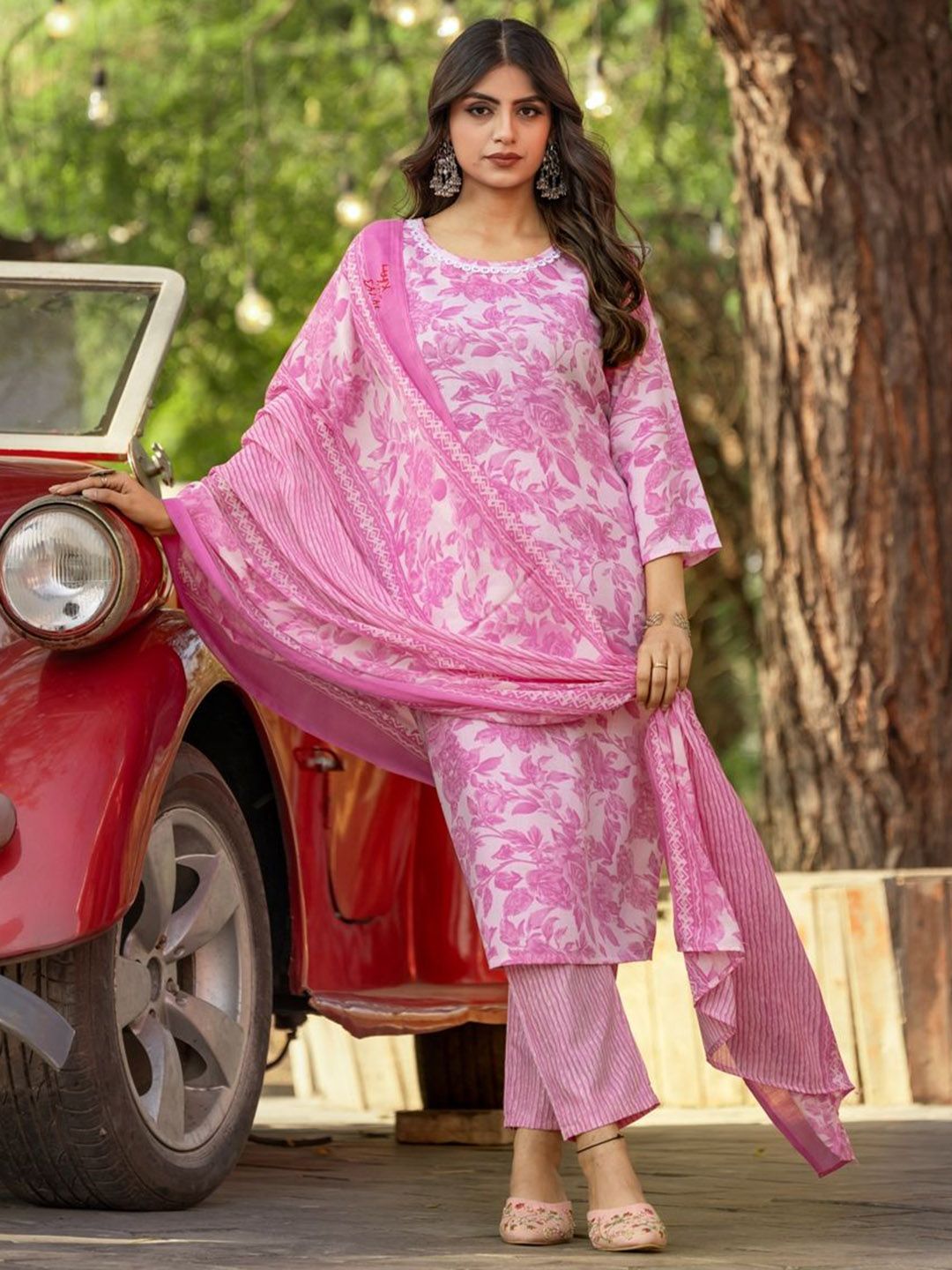 Vastukala Floral Printed Pure Cotton Straight Kurta With Trousers & With Dupatta